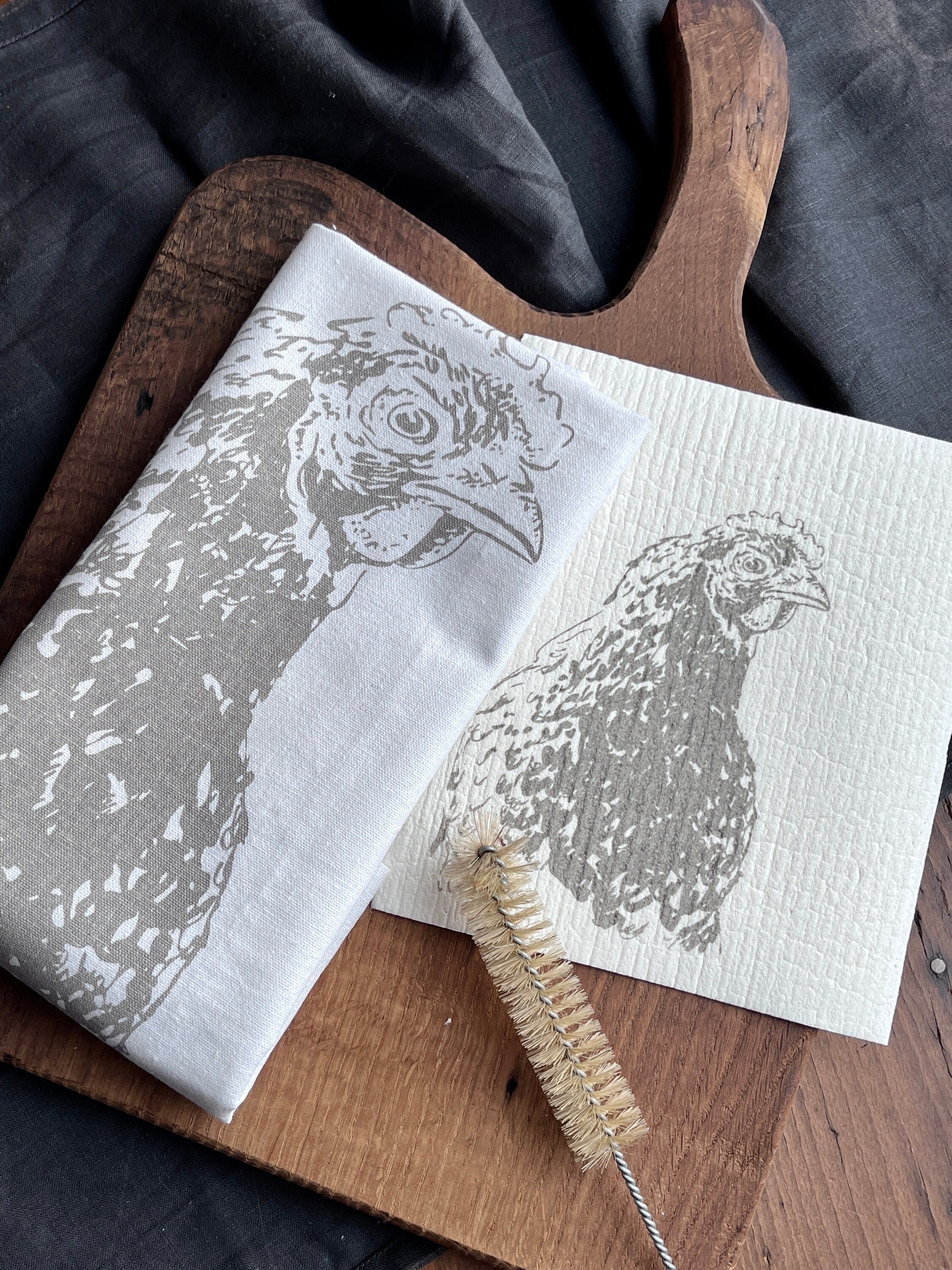 Bedrucktes weißes Geschirrtuch mit Huhn Illustration in grau, Siebdruck Henne, Küchen-Deko, Tischläufer Landhaus, Küchentuch Halbleinen