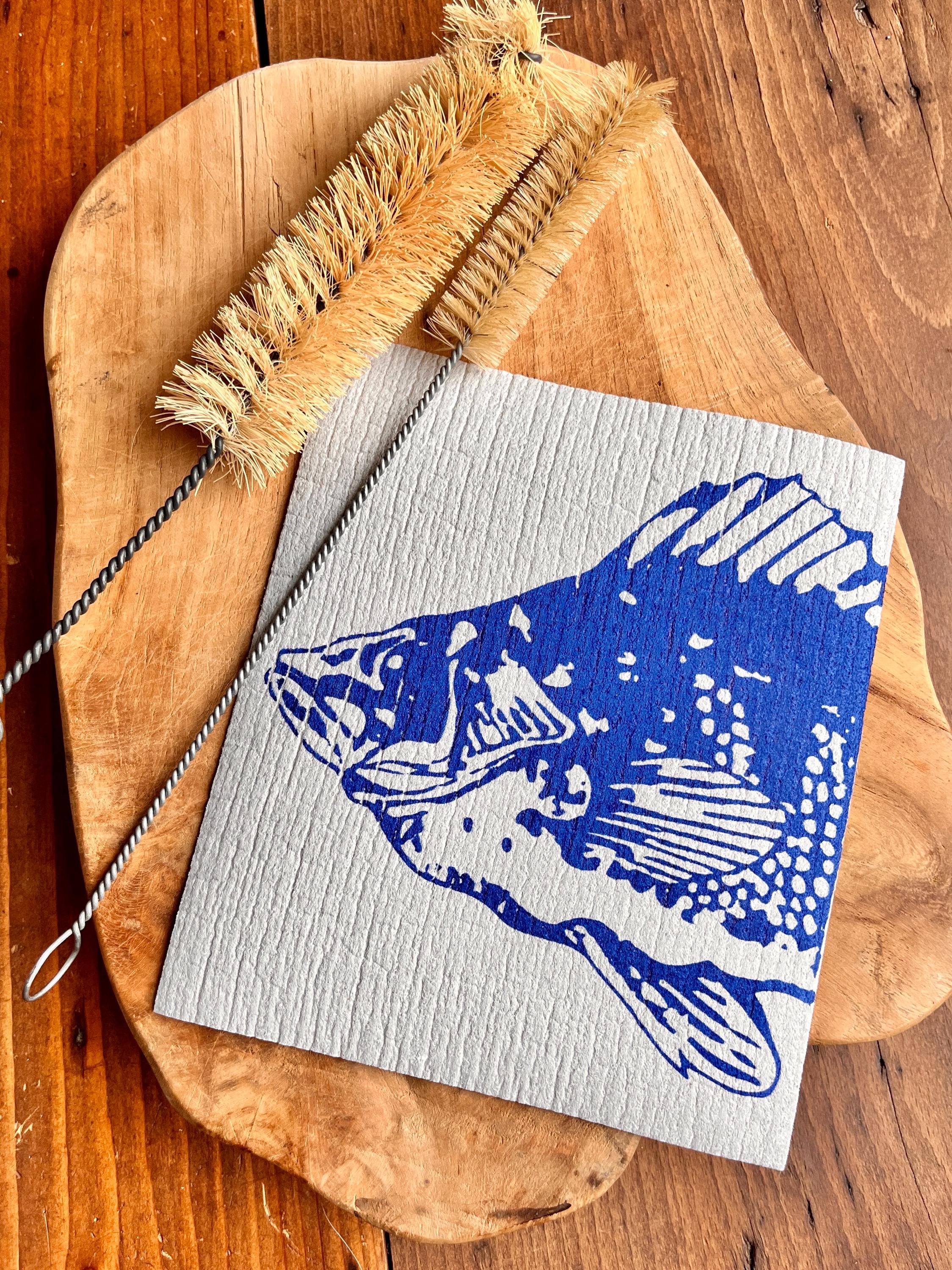 2er Set waschbare Schwammtücher mit Motiv „Karpfen“, ultramarin blau / grau, Siebdruck, Geschenk Küche asiatisch