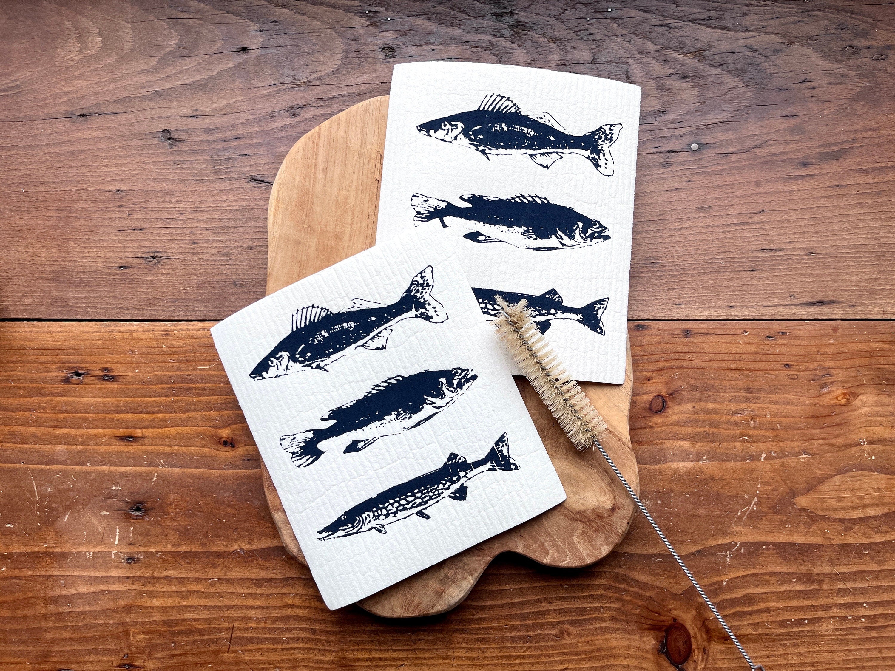 2er Set nachhaltige Schwammtücher mit Fischen, blau / weiß, Siebdruck Spültuch vegan, Spülschwamm waschbar, maritime Geschenkidee