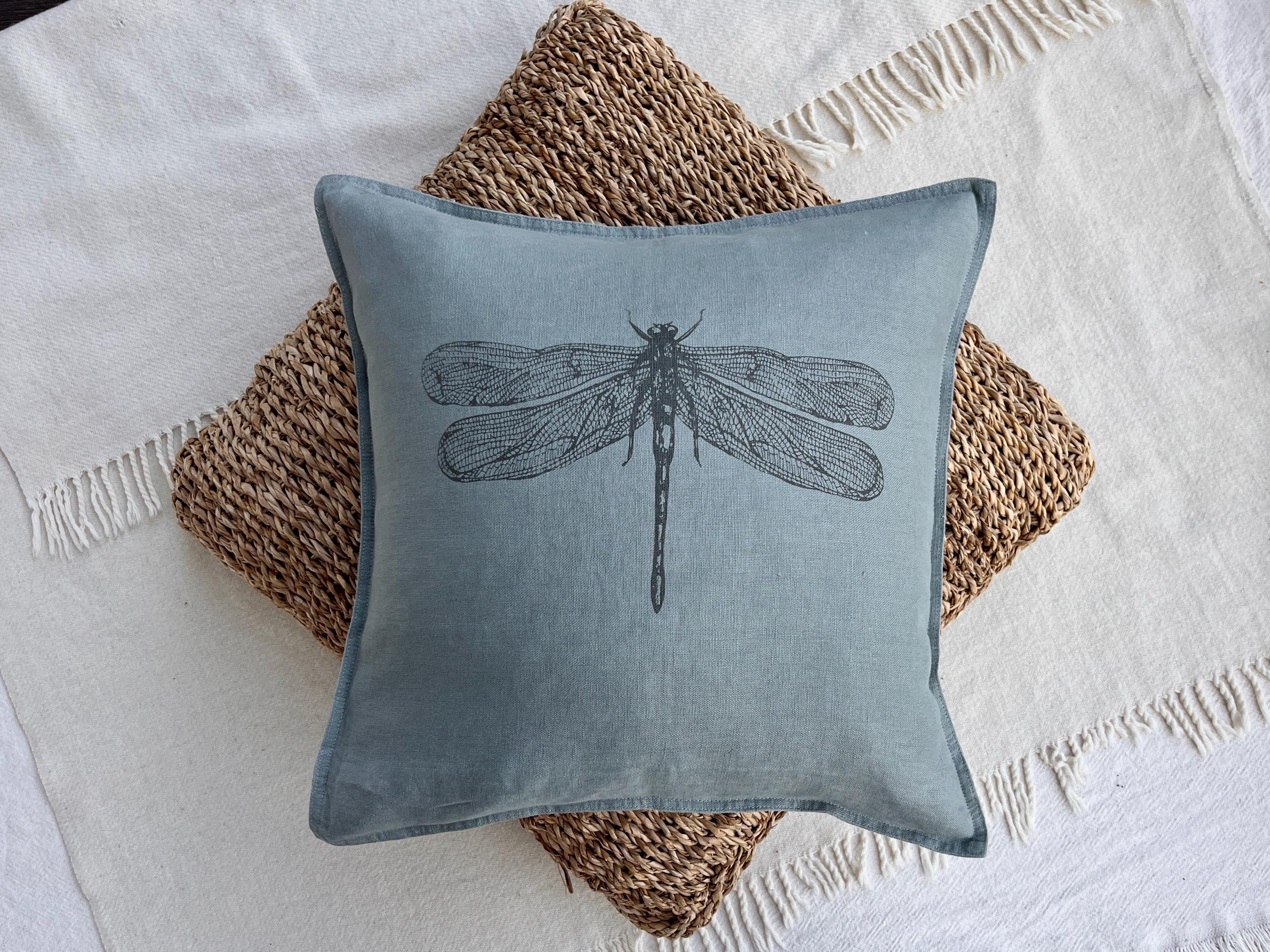 Kissenbezug 100 % Leinen Motiv Libelle, Siebdruck, Kissenhülle / Kissen 50 x 50 cm salbeigrün, Wohndekoration Frühling / Sommer nachhaltig