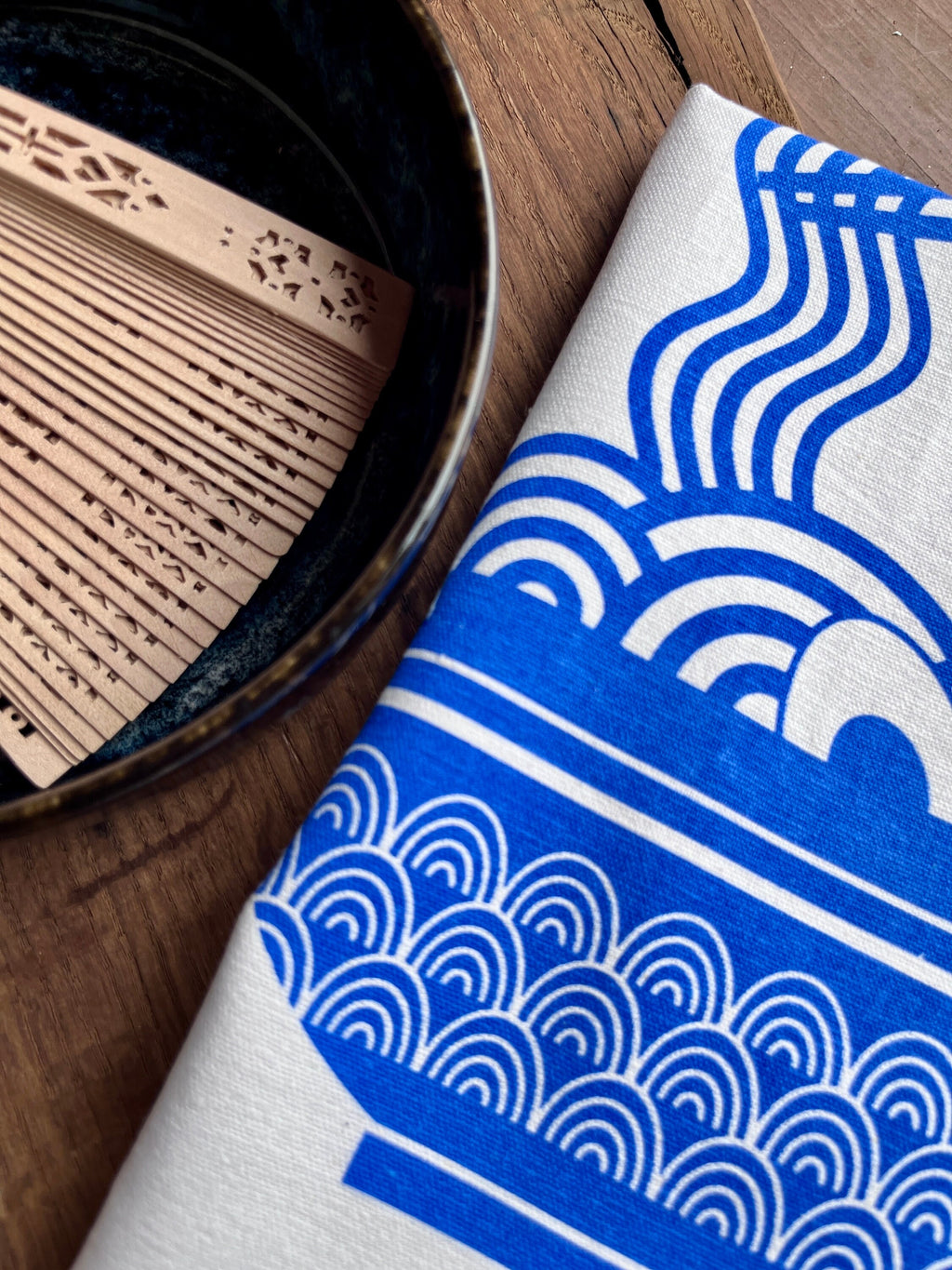 Geschirrtuch bedruckt Motiv „Ramen“, Küchentuch Siebdruck weiß blau, Geschenk Küche asiatisch , Halbleinen, Leinen