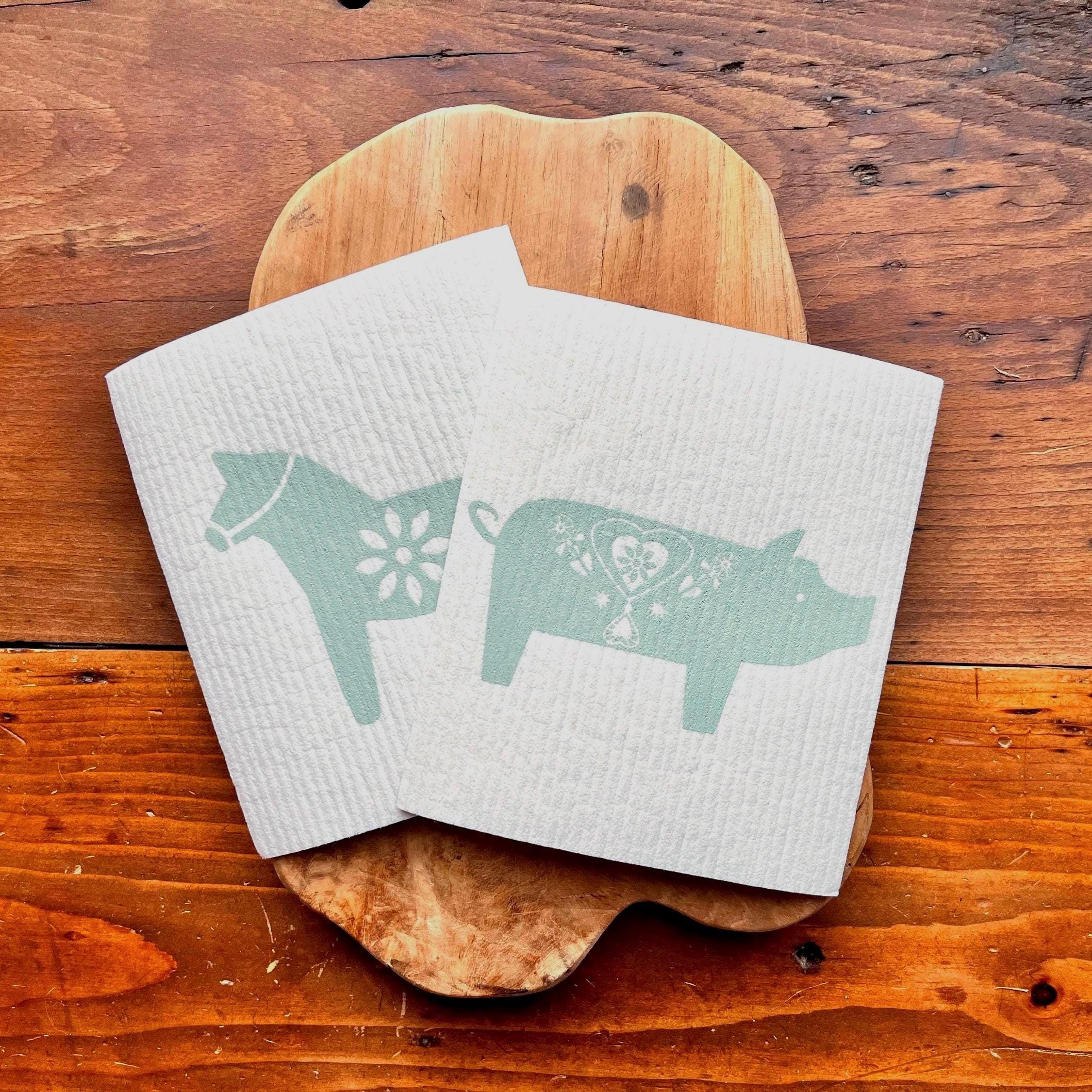 2er Set nachhaltige Schwammtücher mit Dala-Pferd und Schweinchen, skandinavisches Design, vegan, Spültuch waschbar, Siebdruck manuell