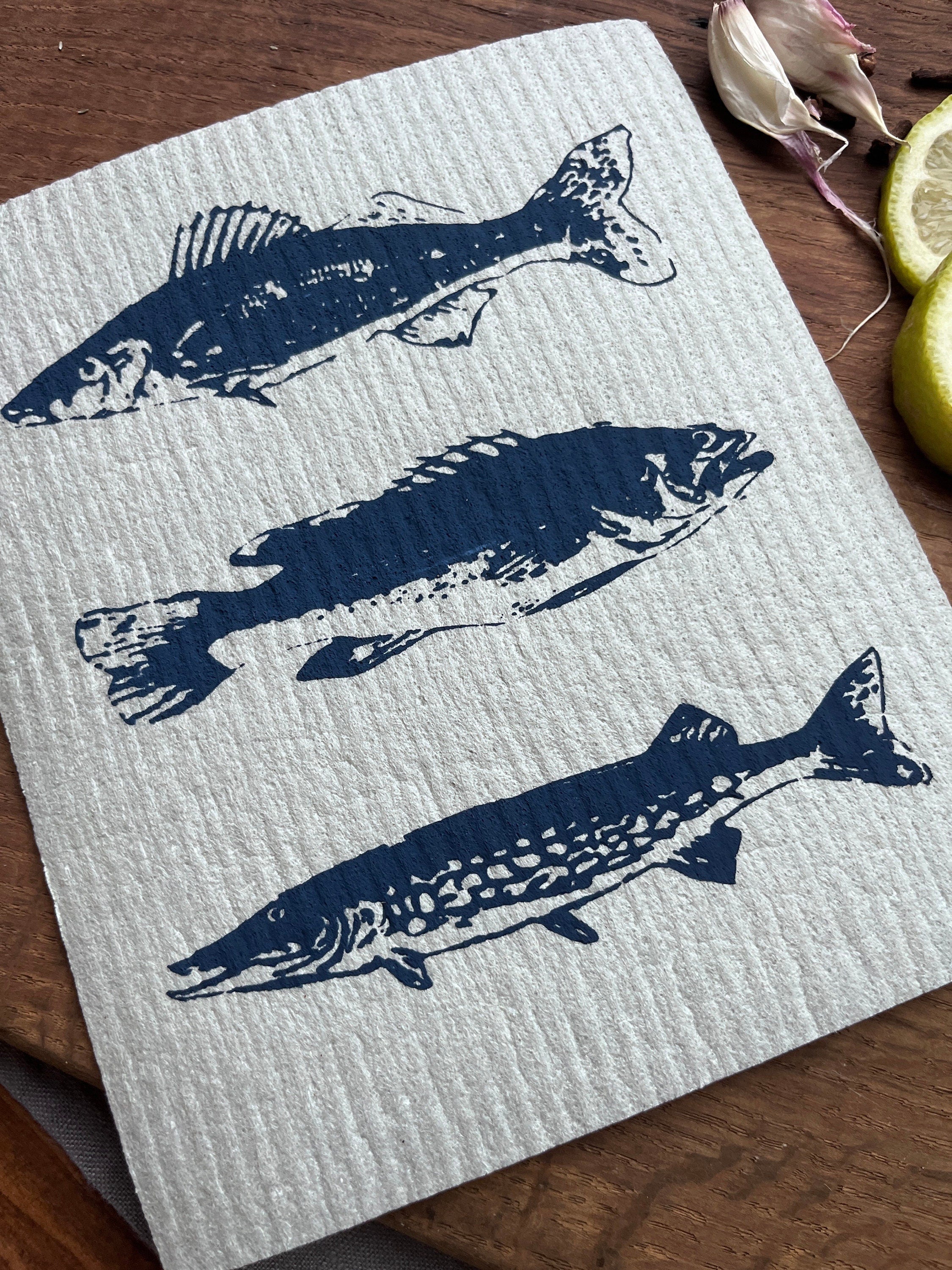 2er Set nachhaltige Schwammtücher mit Fischen, blau / grau, Siebdruck Spültuch vegan, Spülschwamm waschbar, maritime Geschenkidee