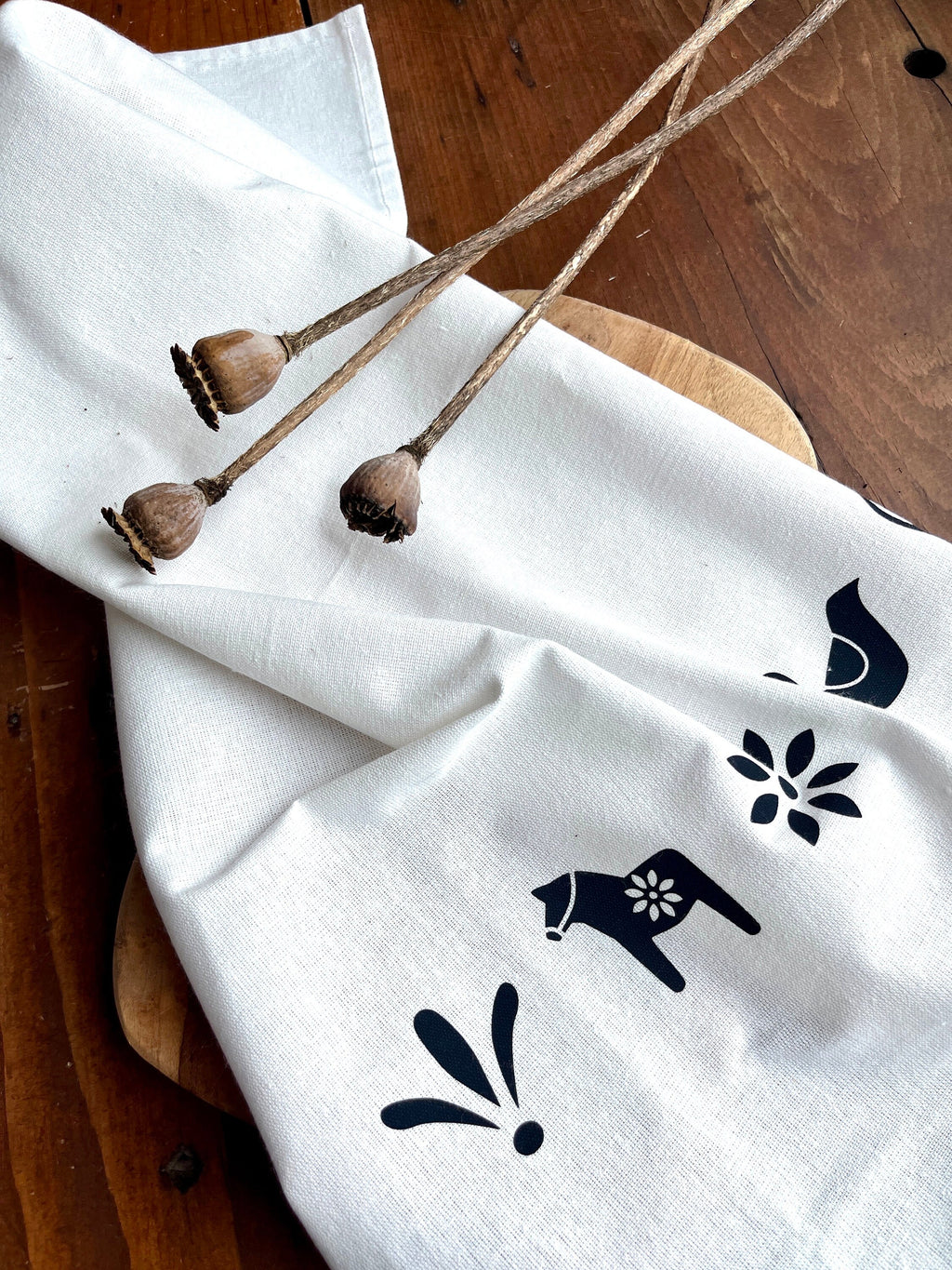 Geschirrtuch / Tischläufer mit skandinavischen Motiven, Dala-Pferdchen, Halbleinen, Siebdruck, handbedruckt, Geschenk Pferdeliebhaber