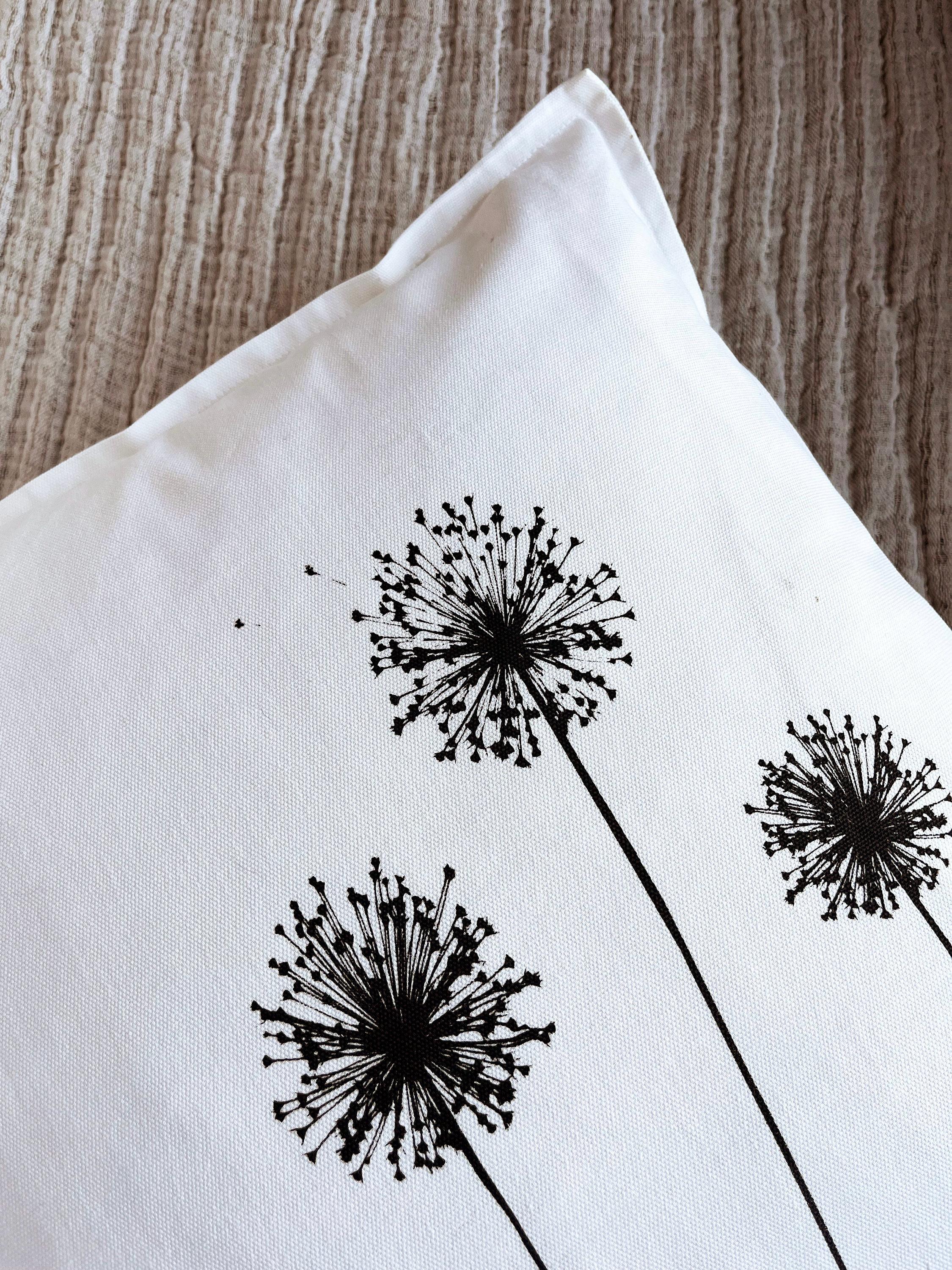 Kissenbezug Baumwolle handbedruckt mit Allium-Motiv, Siebdruck Handarbeit, minimalistisch modernes Kissen, Frühlingsdeko für Wohnzimmer