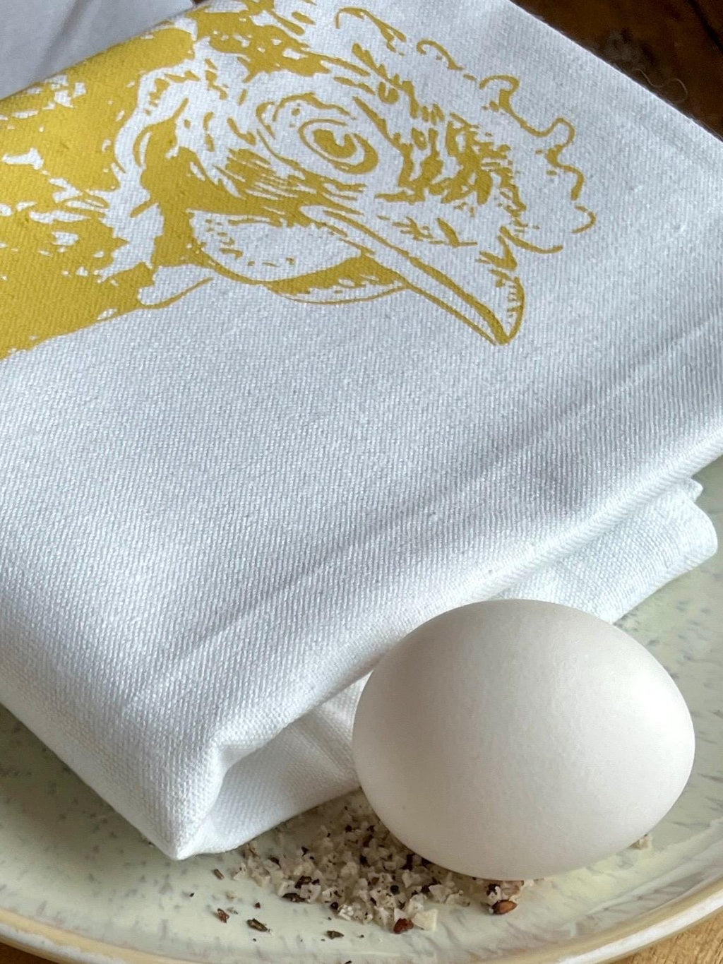 Handbedrucktes Geschirrtuch in weiß mit Huhn Illustration aus Halbleinen, einzigartige Siebdruck Handarbeit, Geschenk für Ostern