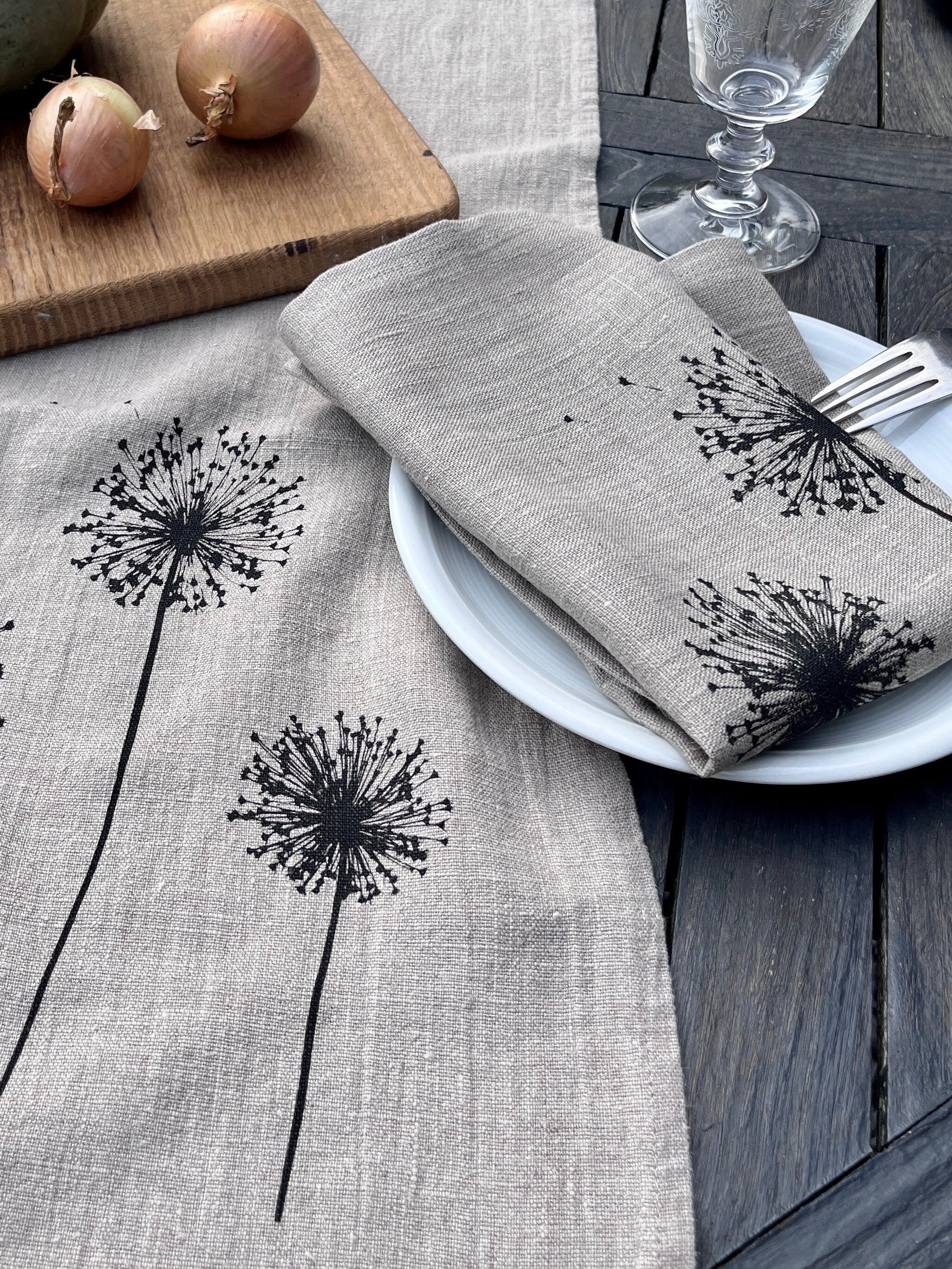 Leinen-Tischläufer natur / beige mit Gräser-/Allium-Motiv in schwarz, 100% Leinen, Siebdruck, Tischdecke, skandinavisch Wohnen