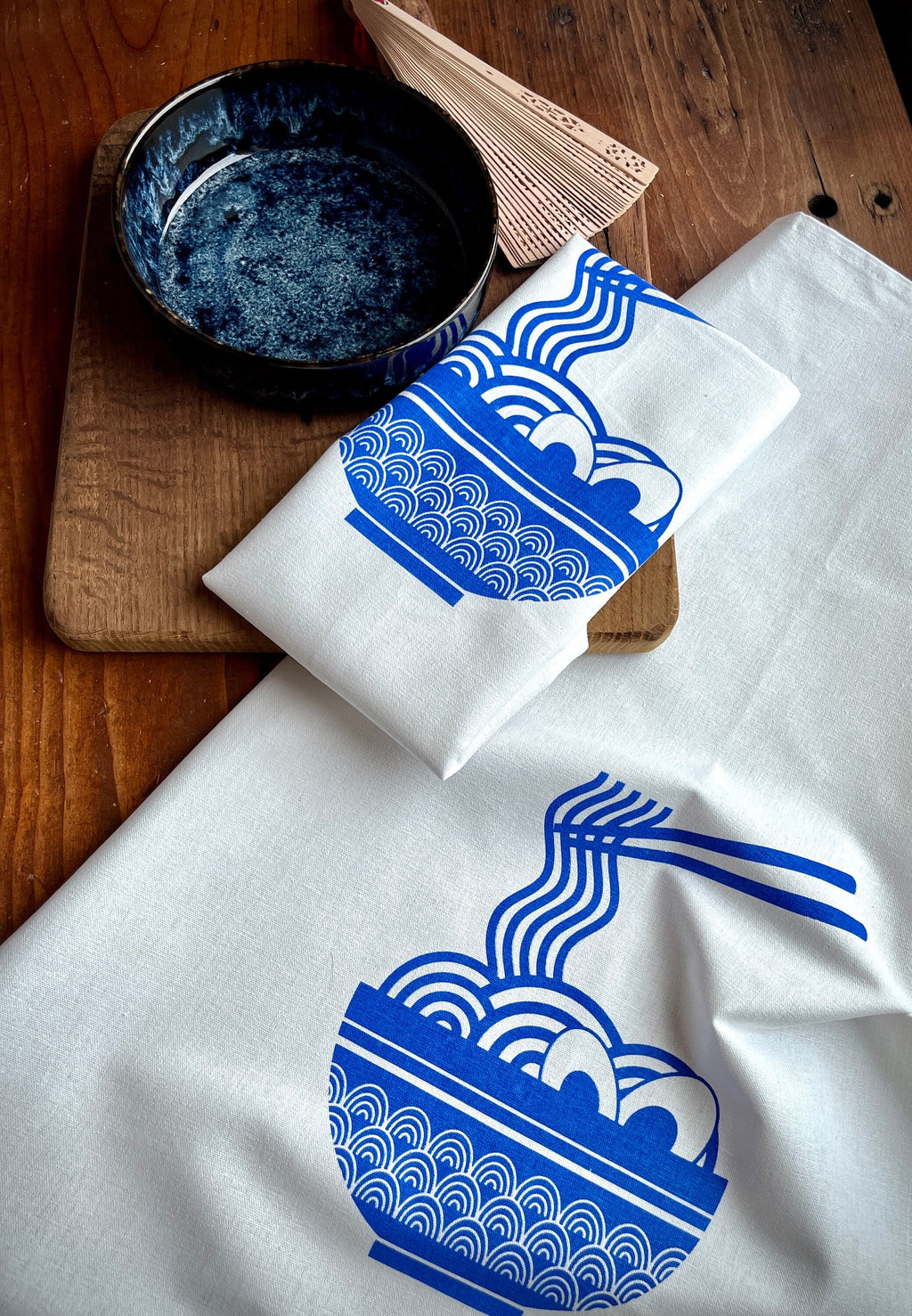 Geschirrtuch bedruckt Motiv „Ramen“, Küchentuch Siebdruck weiß blau, Geschenk Küche asiatisch , Halbleinen, Leinen