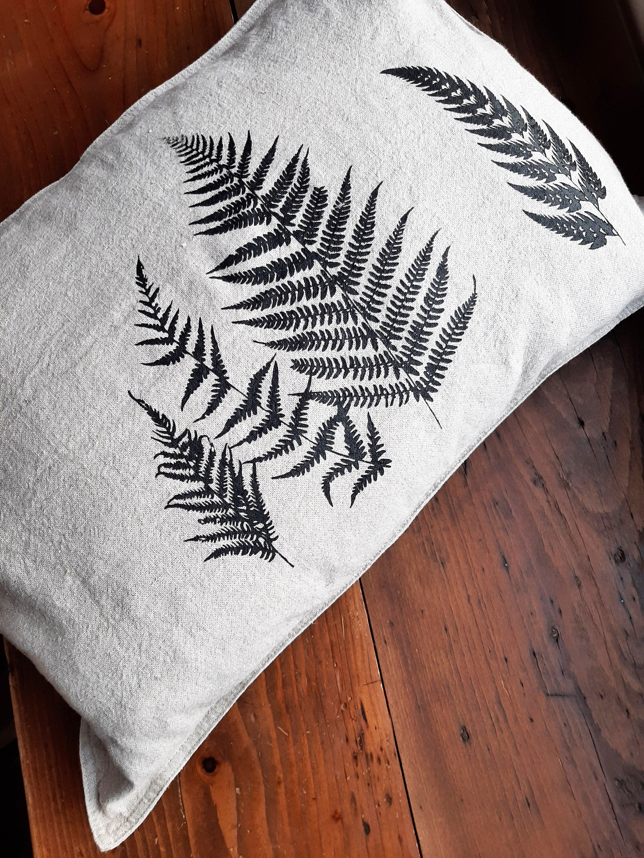 Leinen Kissenbezug handbedruckt mit Farn | Siebdruck |  Skandinavisches Design | Geschenk für Naturliebhaber | Nachhaltige Wohntextilien