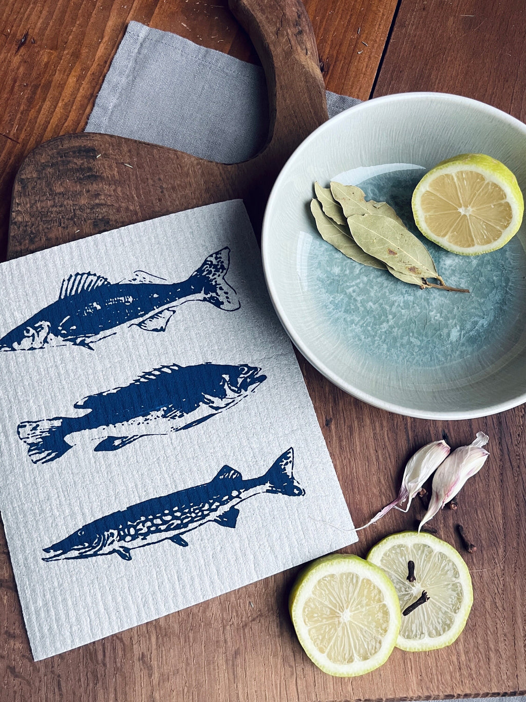 2er Set nachhaltige Schwammtücher mit Fischen, blau / grau, Siebdruck Spültuch vegan, Spülschwamm waschbar, maritime Geschenkidee