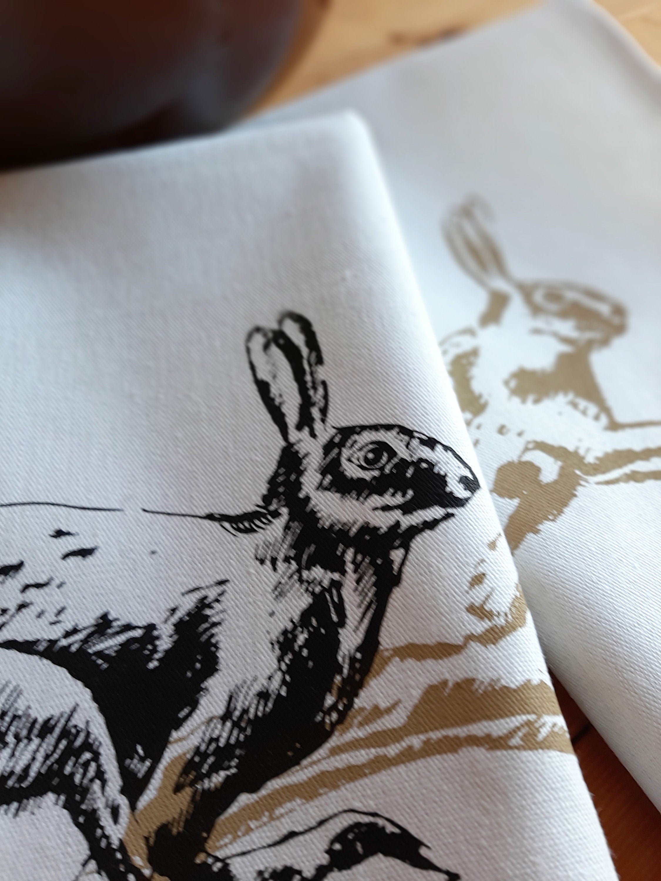 Geschirrtuch Halbleinen mit Hasen, handbedruckt, Tischläufer / Tischdecke Osterdeko, Geschenk Ostern, Küchentuch Siebdruck