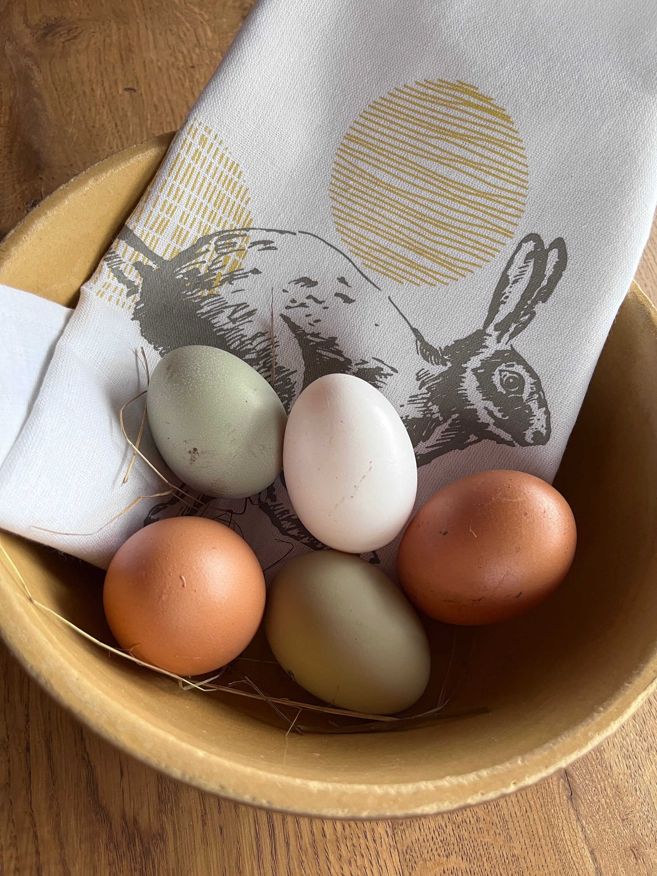 Halbleinen-Geschirrtuch mit Hase  handbedruckt, nachhaltige Osterdeko | Skandinavische Küchentextilien Siebdruck