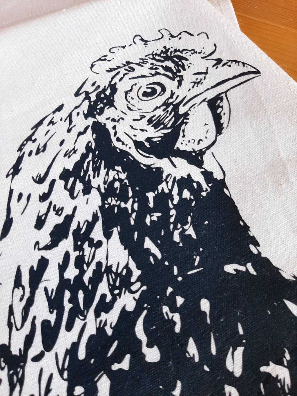 Bedrucktes weißes Geschirrtuch mit Huhn / Henne Motiv, blau / rosa, Siebdruck, Landhaus, Halbleinen,  Frühlings-Deko Küche, Tischläufer
