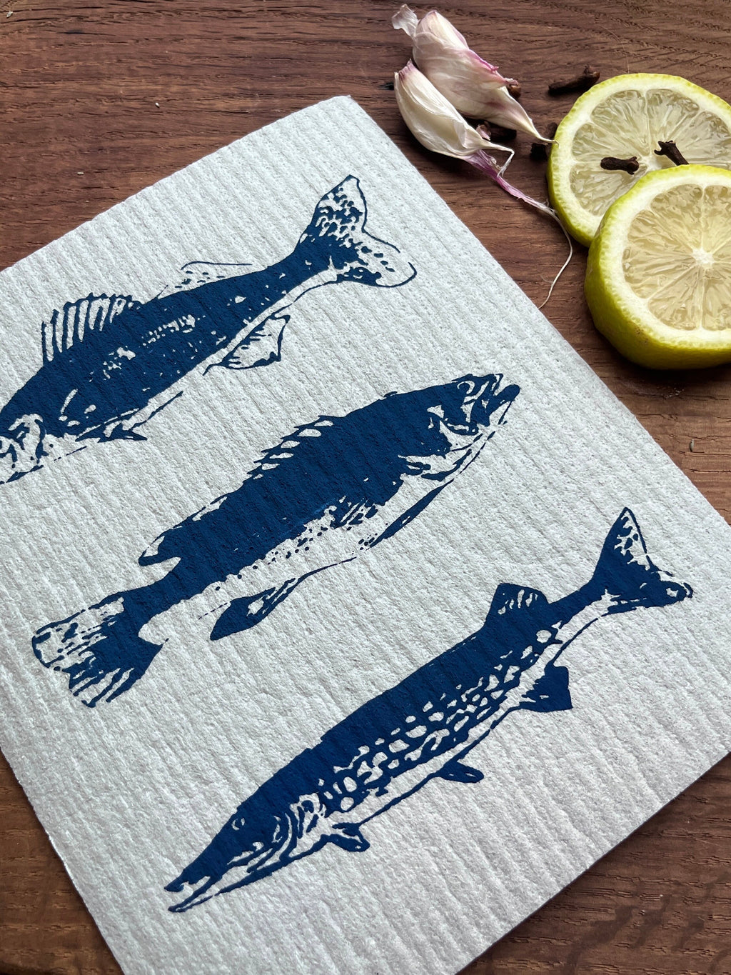 2er Set nachhaltige Schwammtücher mit Fischen, blau / grau, Siebdruck Spültuch vegan, Spülschwamm waschbar, maritime Geschenkidee