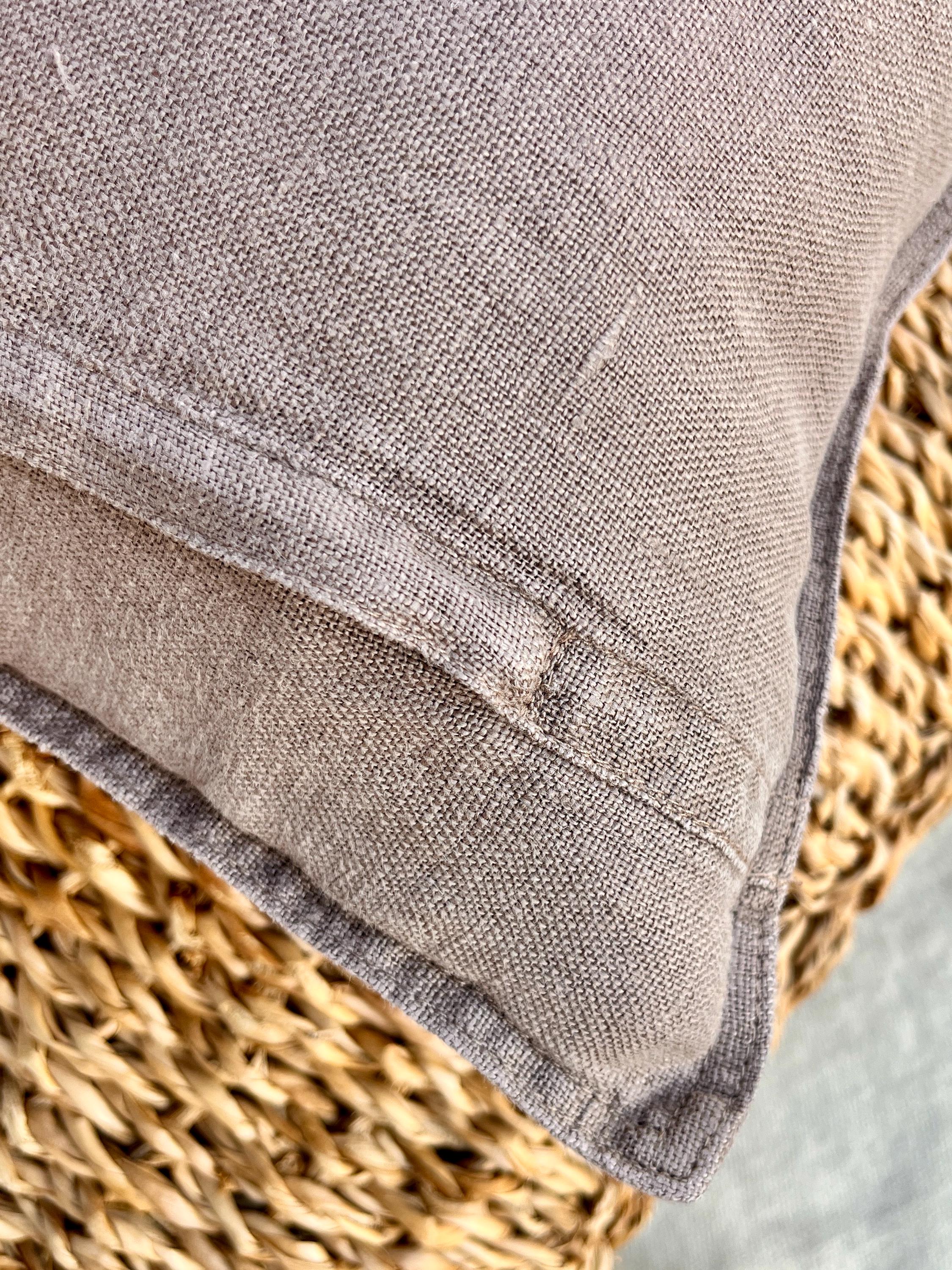 Leinen-Kissenbezug handbedruckt mit Motiv Distel, Farbe taupe, Siebdruck Handarbeit, naturinspiriertes Dekokissen, Geschenk Natur-Liebhaber