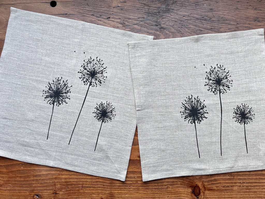 2 Leinen Stoff-Servietten mit Allium-/ Pusteblumen-Motiv handbedruckt, natürliche Tischdeko Leinen, Siebdruck, skandinavischer Wohnstil
