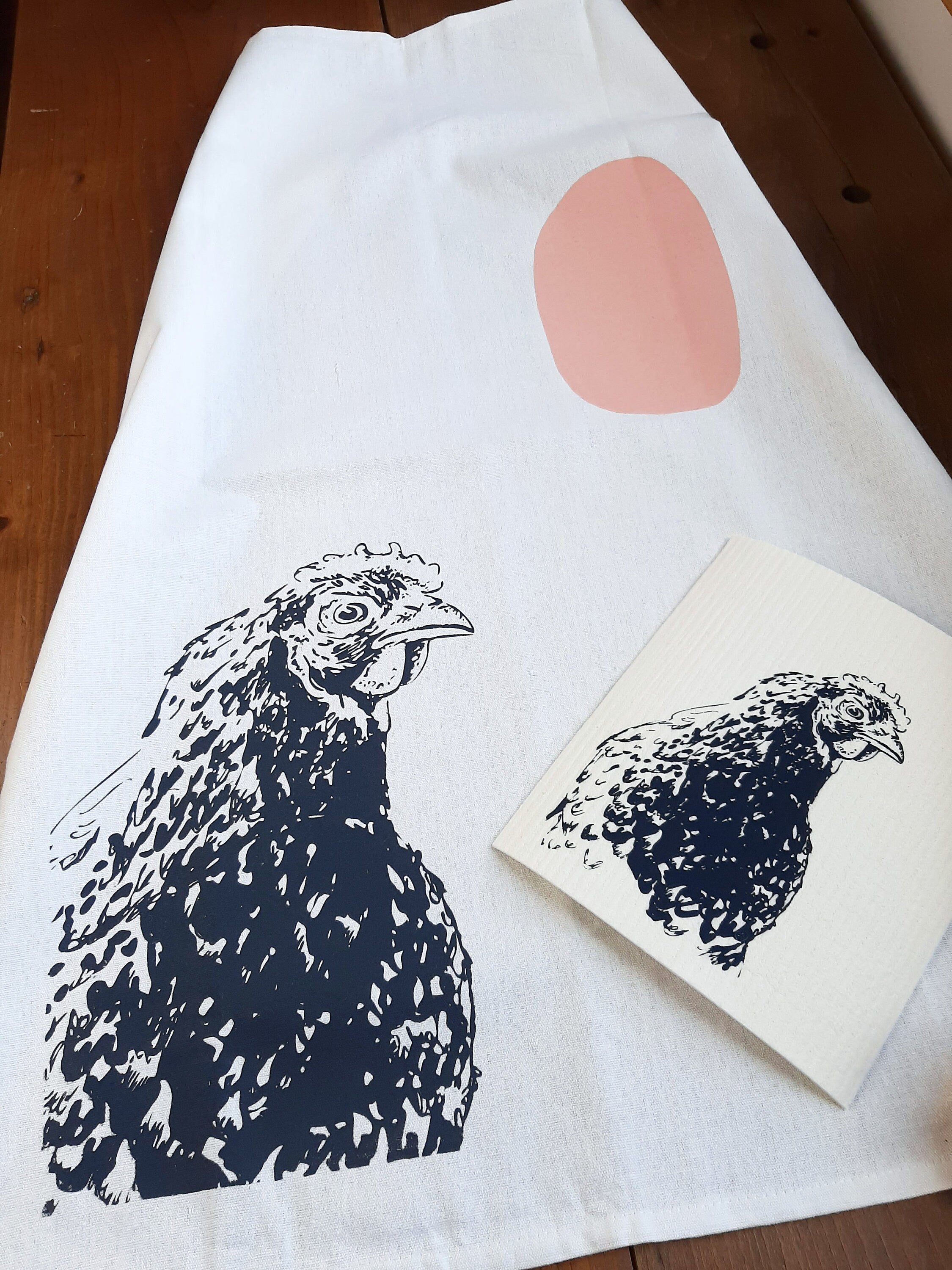 Nachhaltige waschbare Schwammtücher im 2er Set, handbedruckt mit Huhn, Siebdruck, Geschenk Hühnerhalter, perfekt für Ostern & Frühling