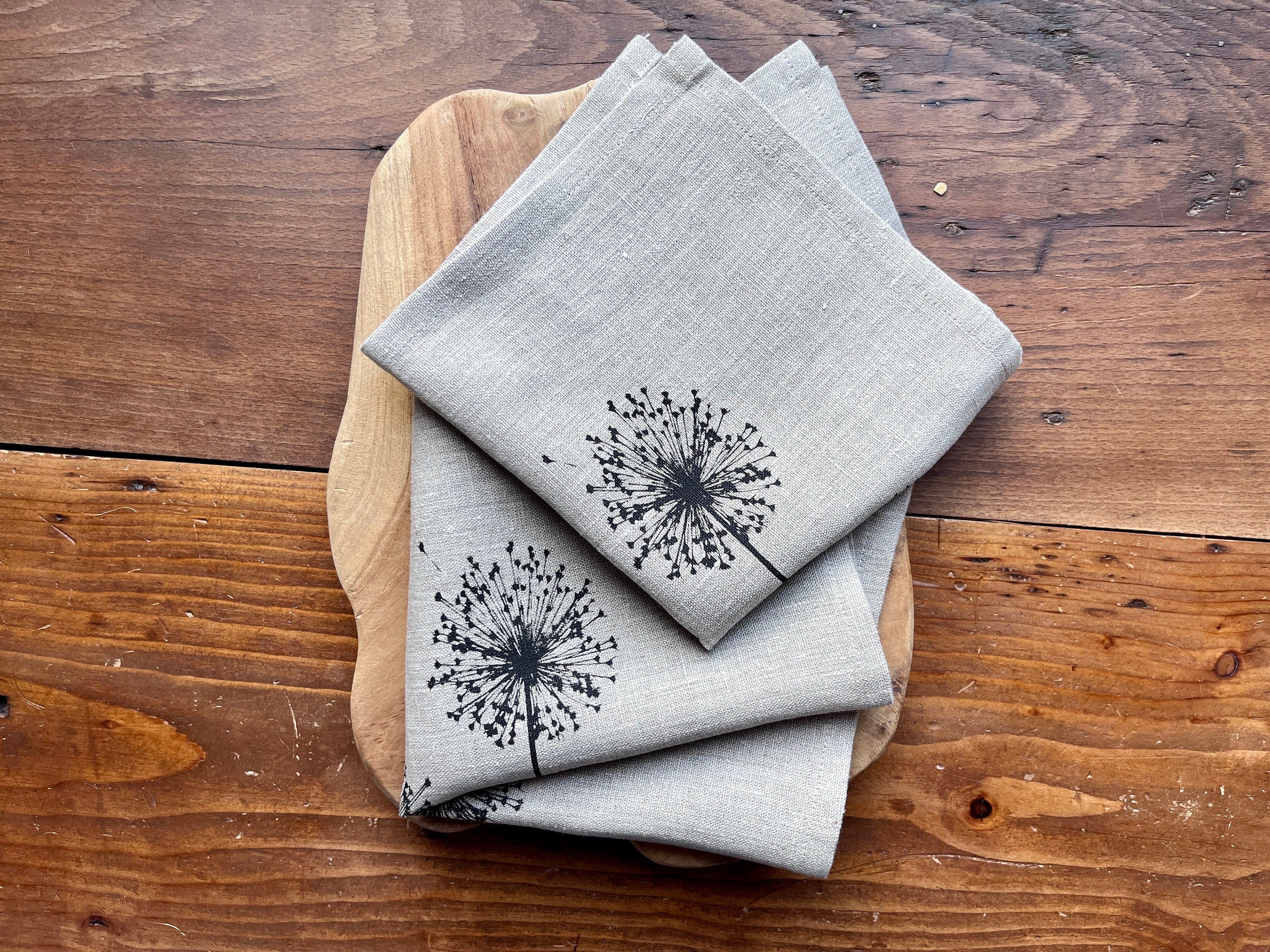 2 Leinen Stoff-Servietten mit Allium-/ Pusteblumen-Motiv handbedruckt, natürliche Tischdeko Leinen, Siebdruck, skandinavischer Wohnstil