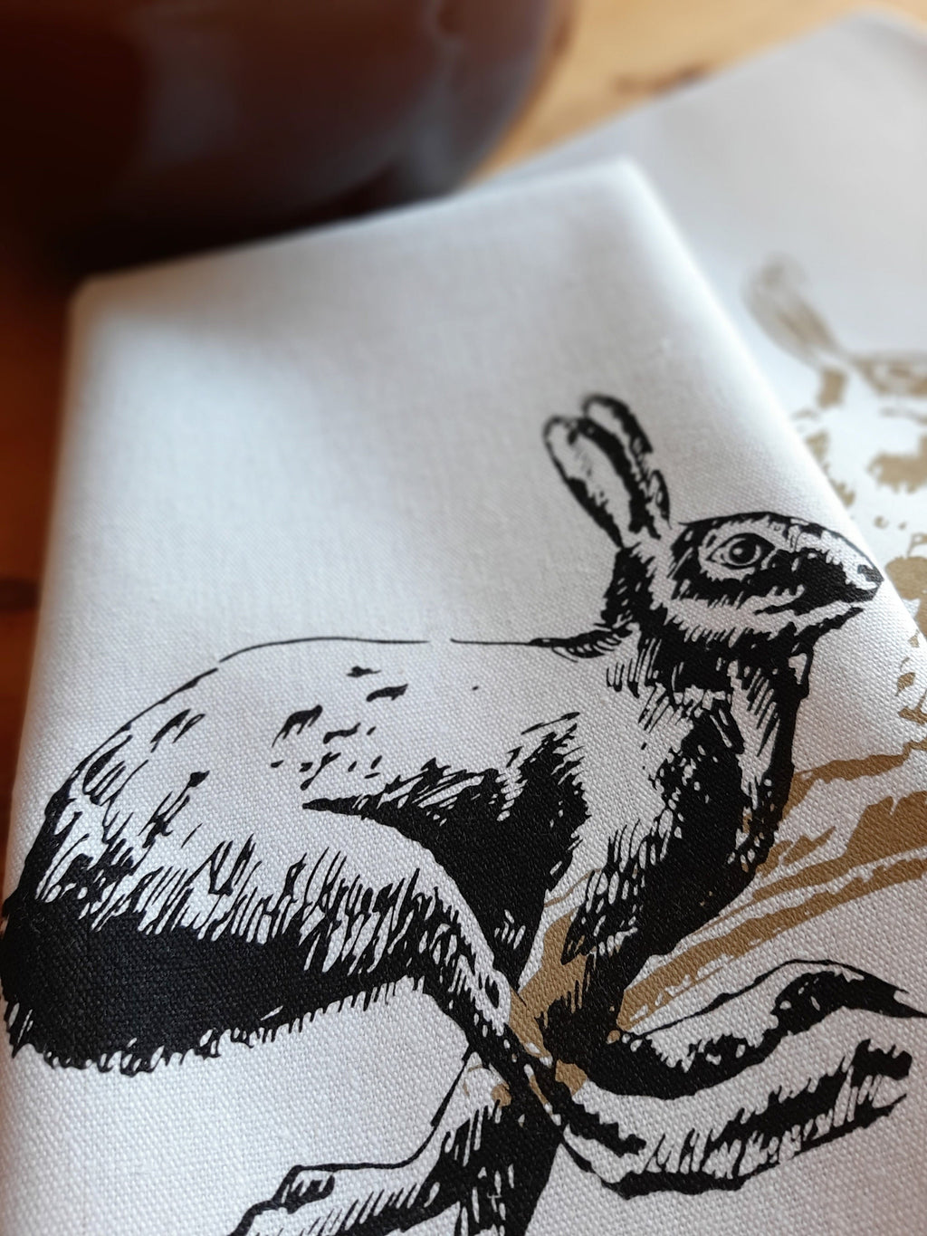 Geschirrtuch Halbleinen mit Hasen, handbedruckt, Tischläufer / Tischdecke Osterdeko, Geschenk Ostern, Küchentuch Siebdruck