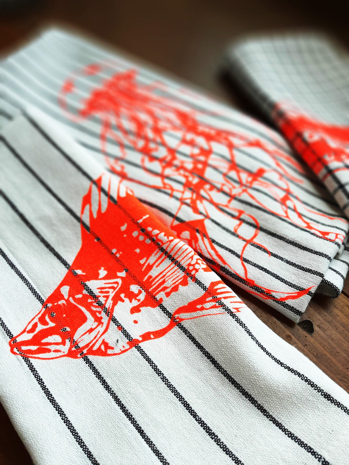 3er Set Geschirrtücher gestreift / kariert handbedruckt mit Neon-Print Motiv Fische & Qualle, Küchentuch Siebdruck maritim