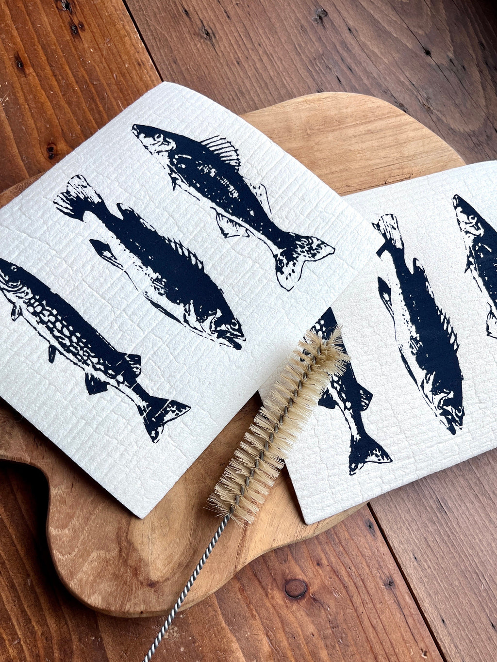 2er Set nachhaltige Schwammtücher mit Fischen, blau / weiß, Siebdruck Spültuch vegan, Spülschwamm waschbar, maritime Geschenkidee