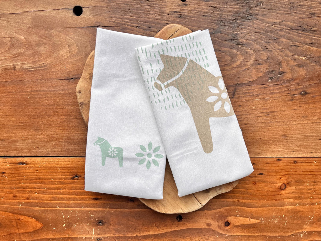 Geschirrtuch mit "Dala-Pferd", Siebdruck Handarbeit, Halbleinen-Küchentuch handbedruckt, skandinavisches Design