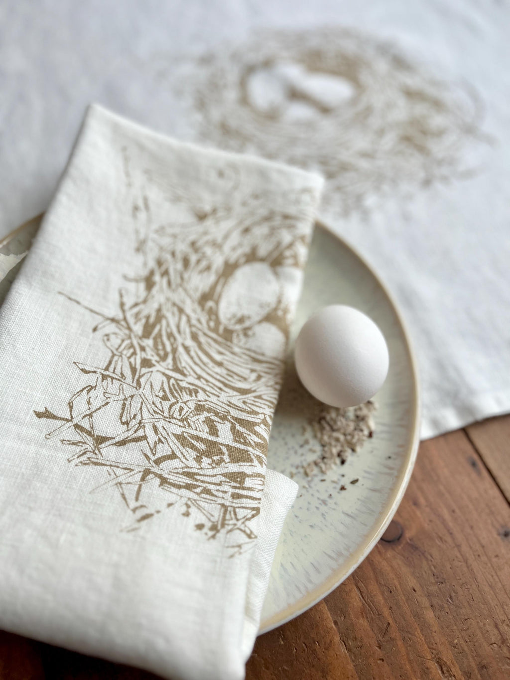Leinen-Geschirrtuch naturweiß mit Motiv Vogelnest von Hand bedruckt, Siebdruck Handarbeit, Wohndekoration für Frühling, Geschenk Ostern