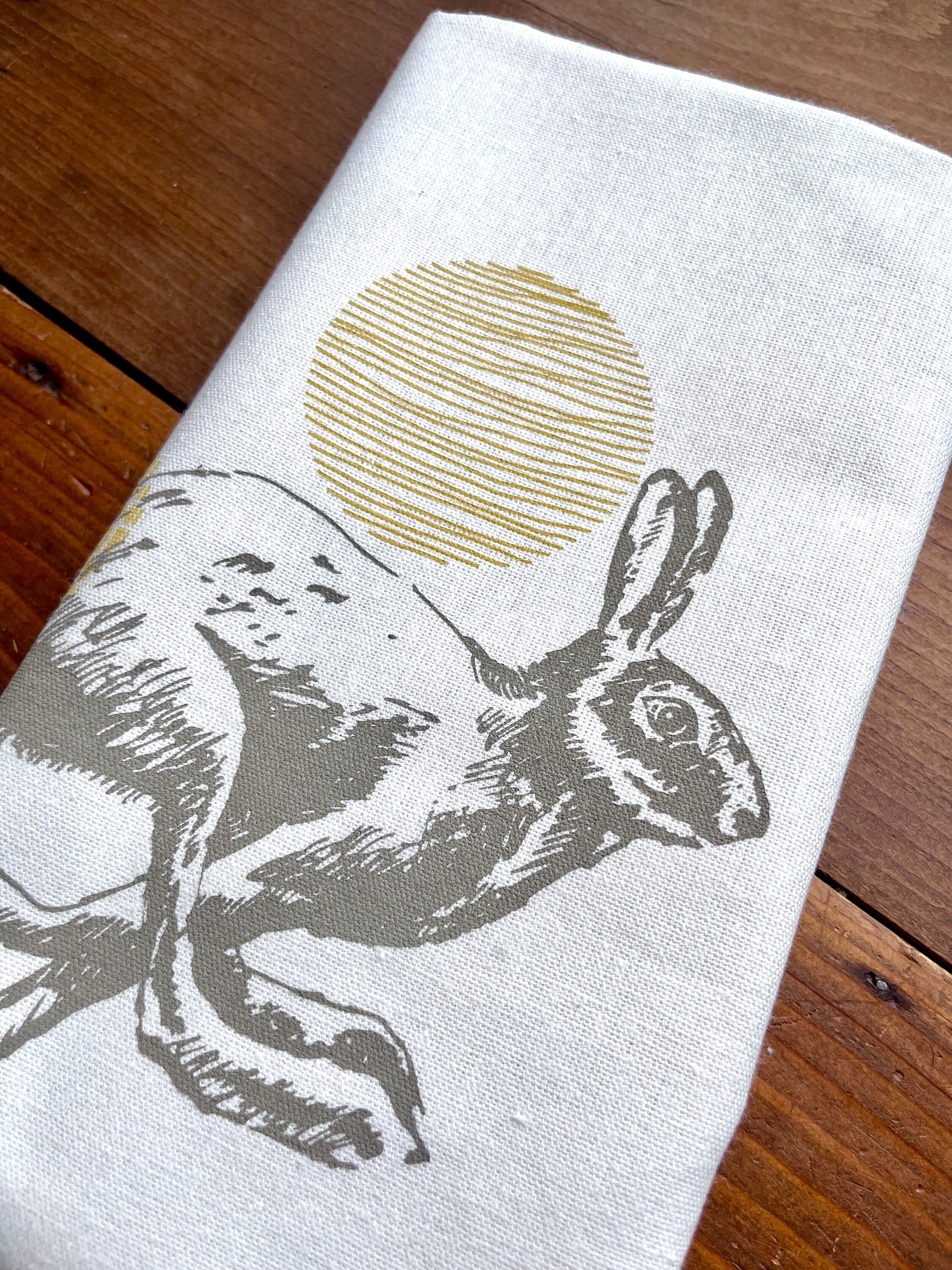 Halbleinen-Geschirrtuch mit Hase  handbedruckt, nachhaltige Osterdeko | Skandinavische Küchentextilien Siebdruck