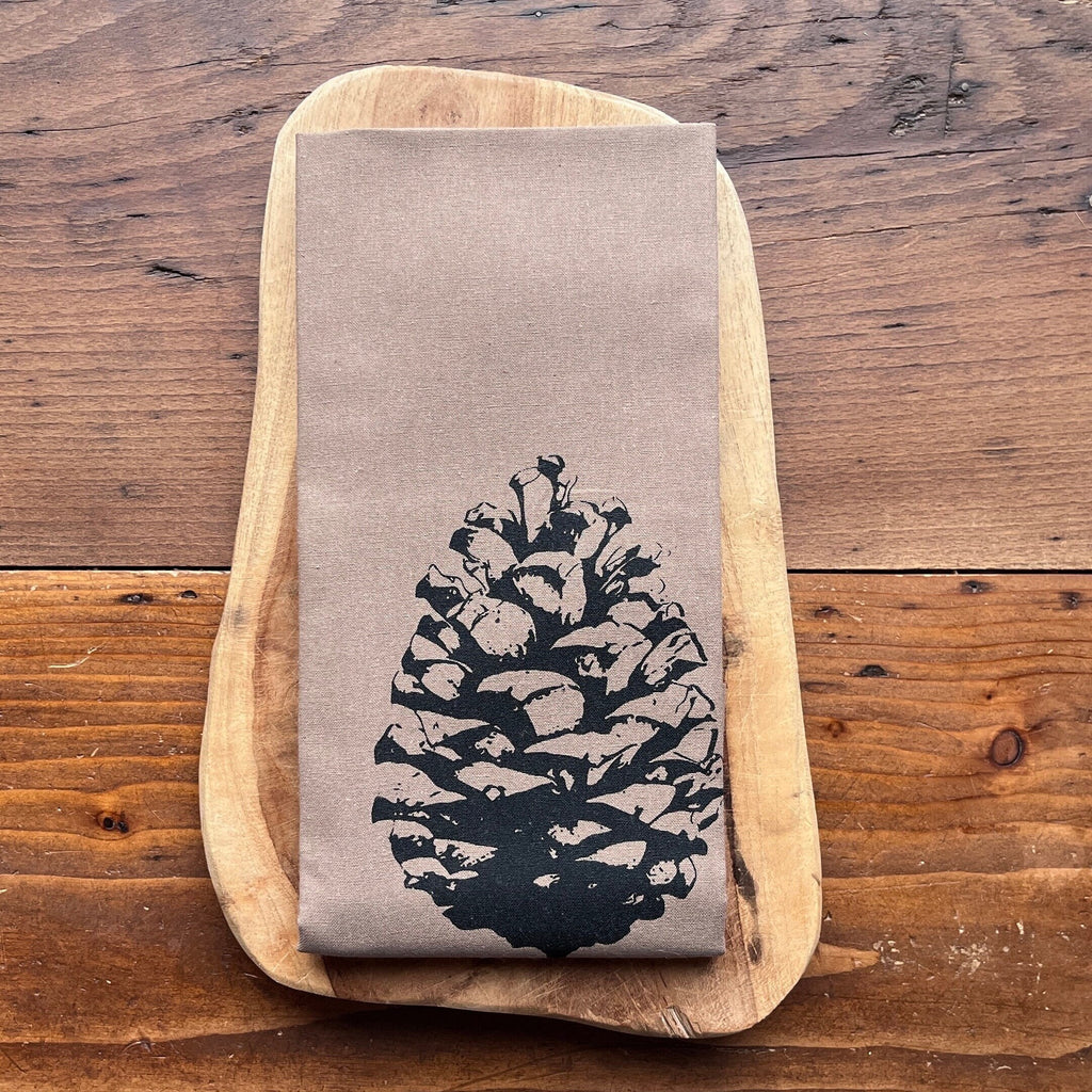 Bedrucktes Geschirrtuch "Pinien-Zapfen", schwarz / beige, Küchen-Deko, Küchentuch Baumwolle, Siebdruck, Herbst Dekoration Küche
