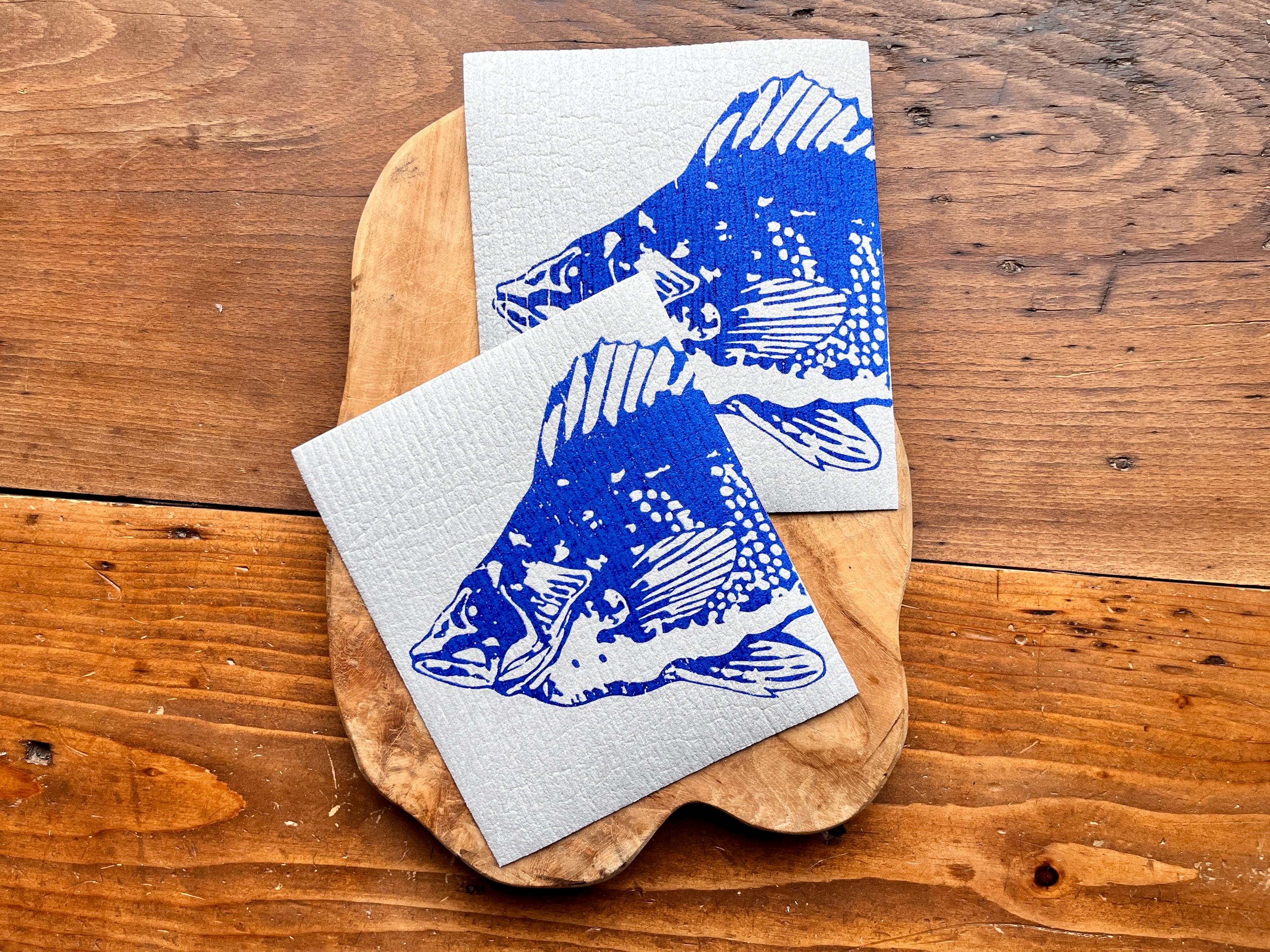2er Set waschbare Schwammtücher mit Motiv „Karpfen“, ultramarin blau / grau, Siebdruck, Geschenk Küche asiatisch