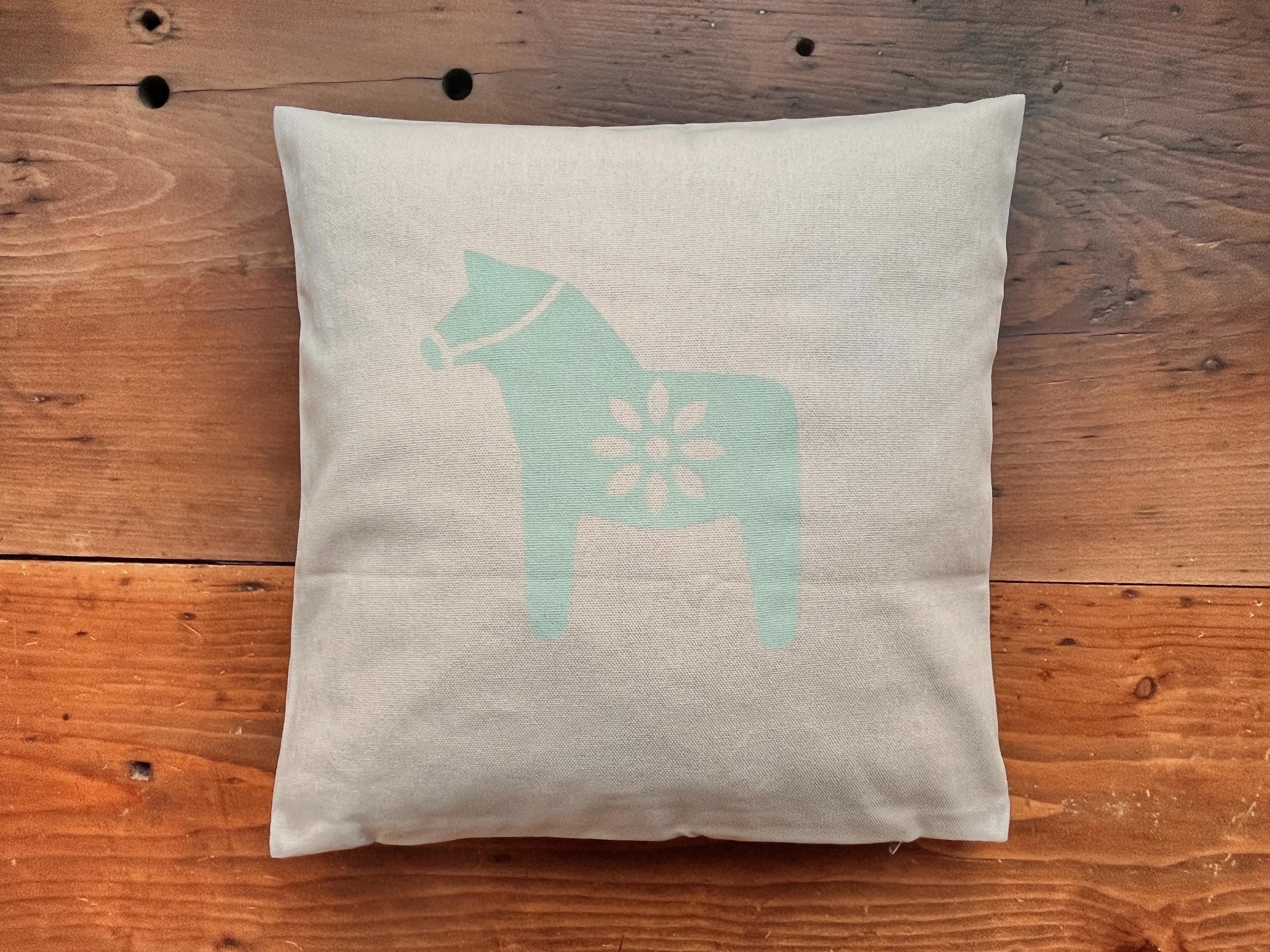 Kissenbezug in natur / beige mit Dala-Pferd, Kissenhülle Siebdruck Unikat, handbedruckt, schwedische Wohnideen