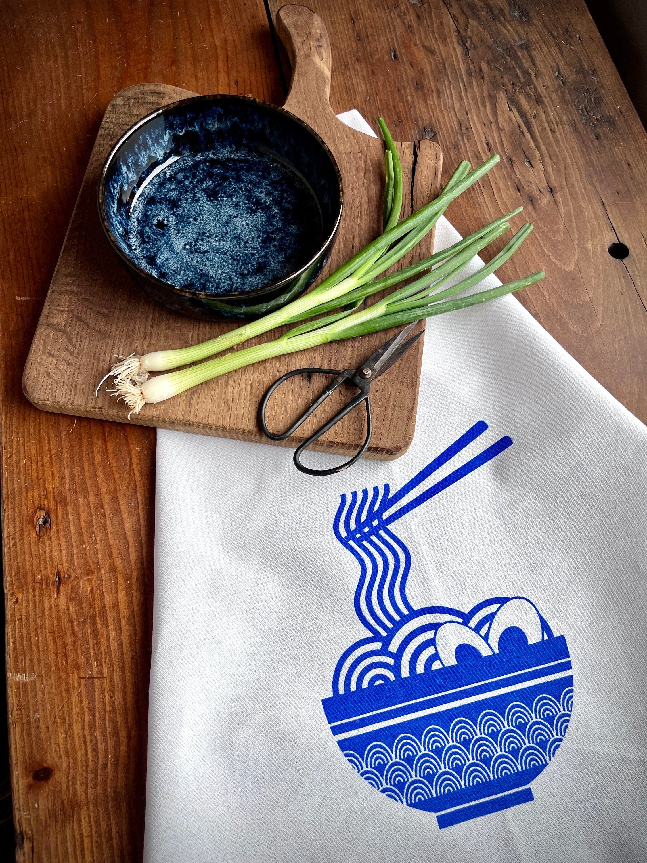 Geschirrtuch bedruckt Motiv „Ramen“, Küchentuch Siebdruck weiß blau, Geschenk Küche asiatisch , Halbleinen, Leinen