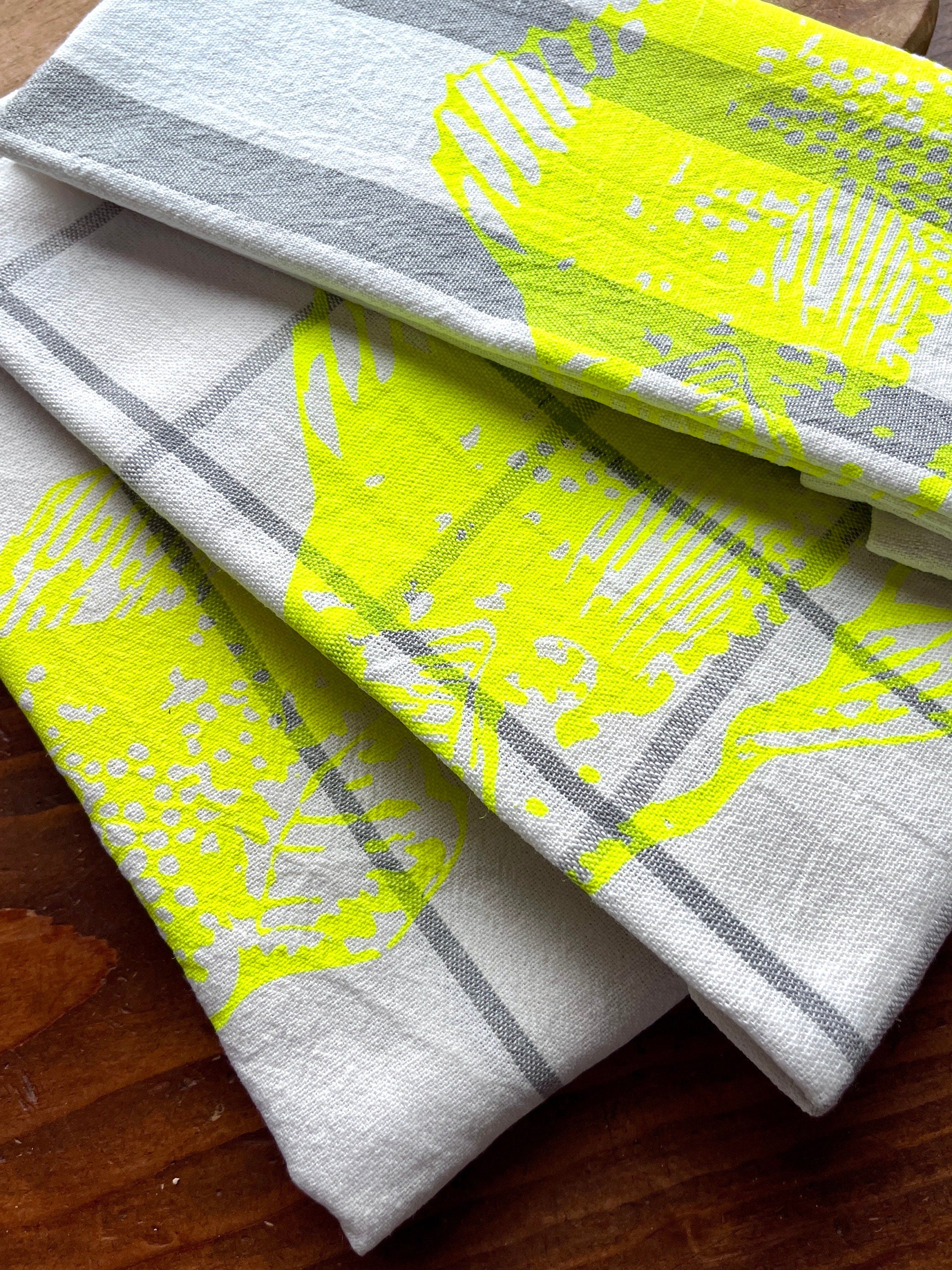 Set Geschirrtuch + Schwammtuch mit Neon-gelbem Fisch, Siebdruck, Neon Trend, Geschenk maritim, moderne Küchen-Deko