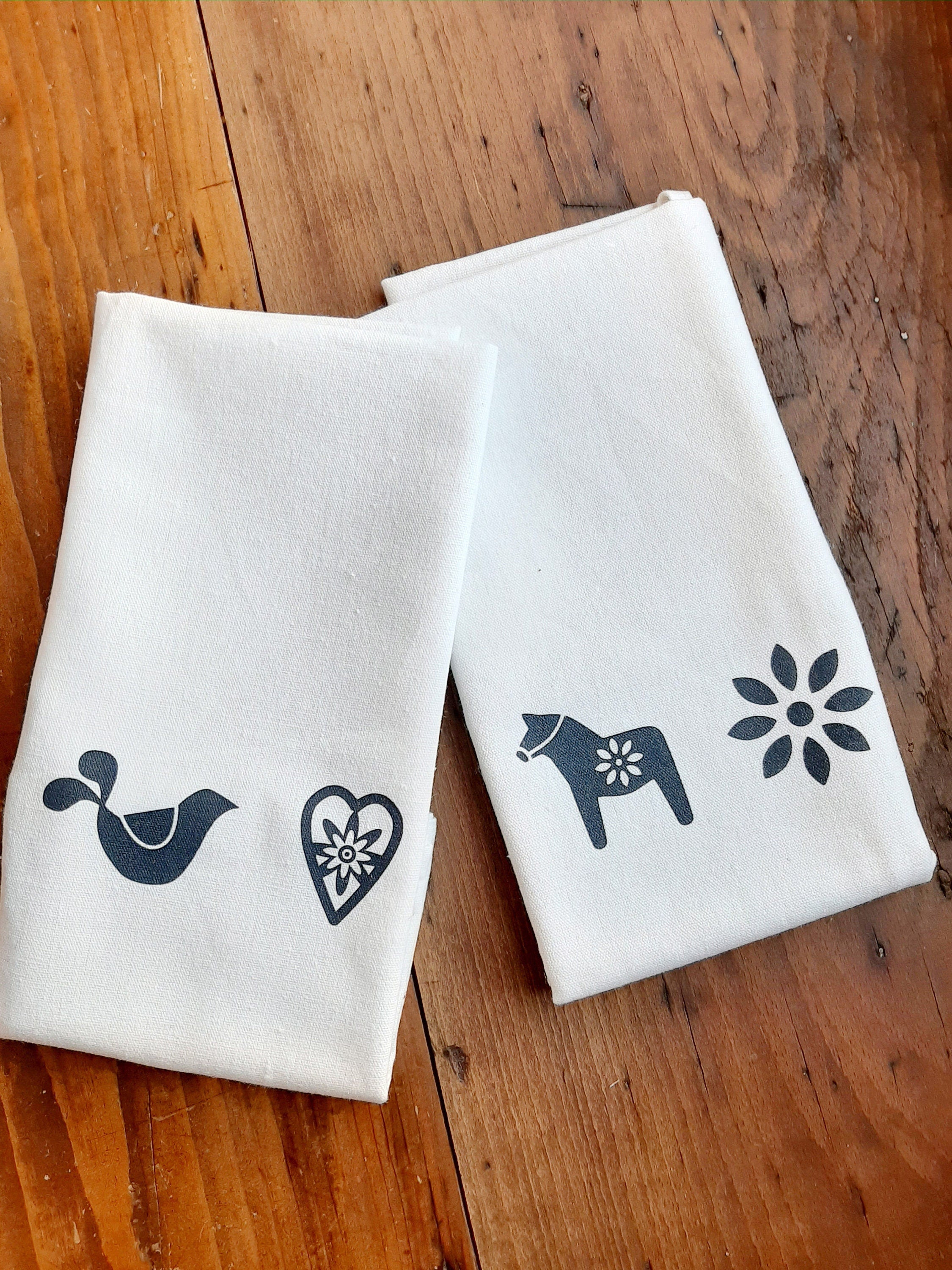 Geschirrtuch / Tischläufer mit skandinavischen Motiven, Dala-Pferdchen, Halbleinen, Siebdruck, handbedruckt, Geschenk Pferdeliebhaber