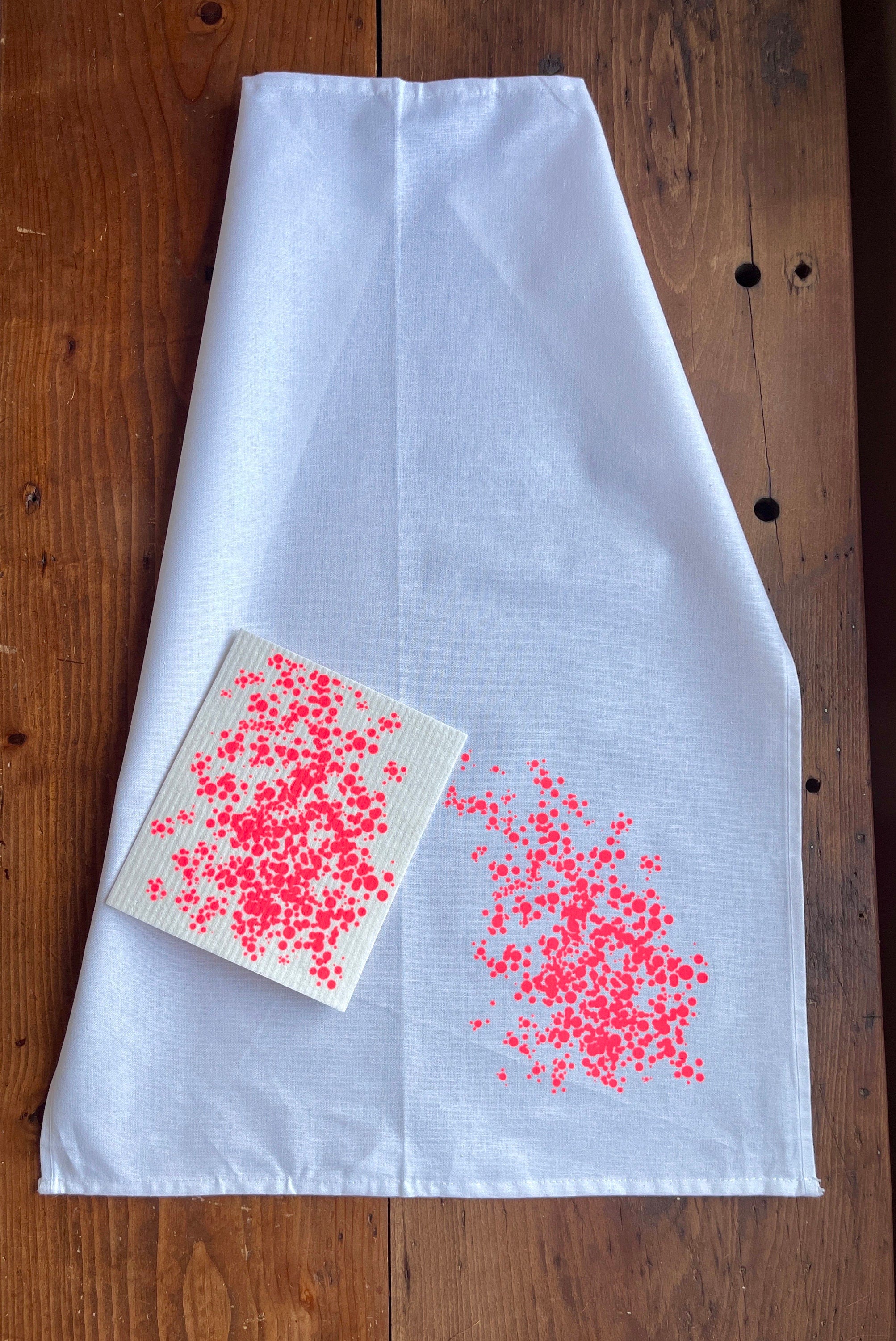 Set Geschirrtuch + Schwammtuch in Neon-rot bedruckt, Siebdruck, Neon Trend, Geschenk für Skandinavien Fan, moderne Küchentücher