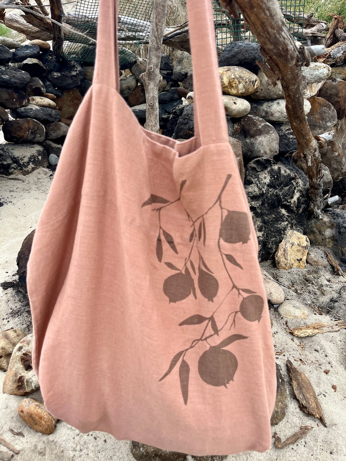 Große handbedruckte Leinentasche mit Granatapfel-Motiv für den Alltag, Markt & Strand