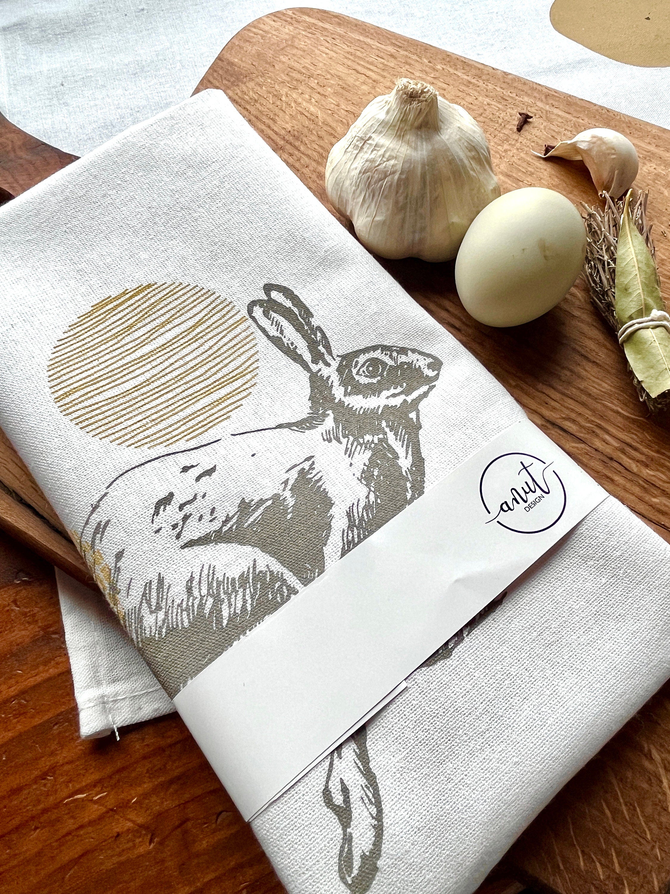 Halbleinen-Geschirrtuch mit Hase  handbedruckt, nachhaltige Osterdeko | Skandinavische Küchentextilien Siebdruck