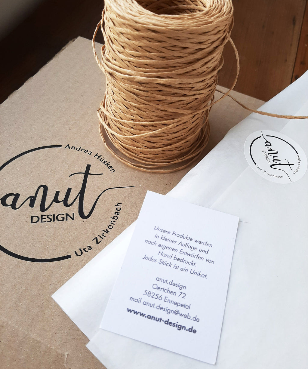Handbedruckter Leinen Tischläufer mit botanischem Motiv - Handgemachte Frühlingsdeko für den Esstisch / Hochzeit - Boho & Skandi Stil