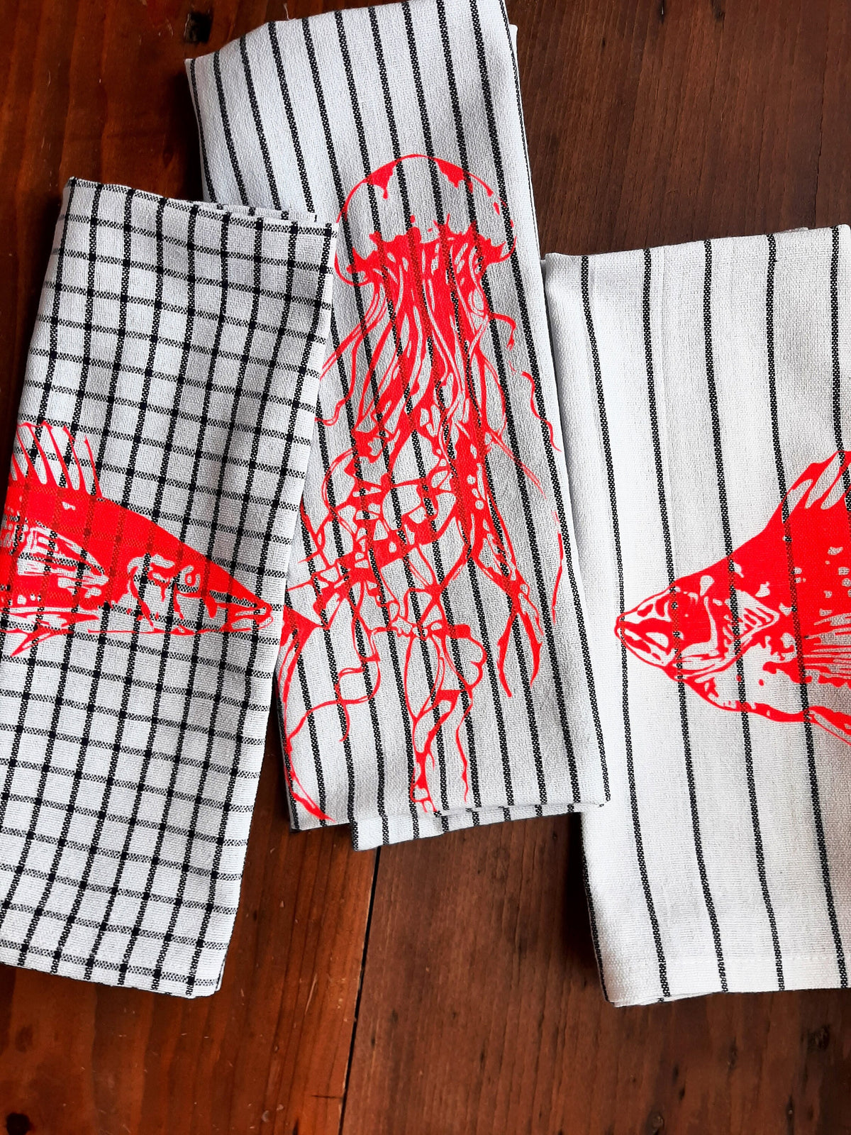 3er Set Geschirrtücher gestreift / kariert handbedruckt mit Neon-Print Motiv Fische & Qualle, Küchentuch Siebdruck maritim