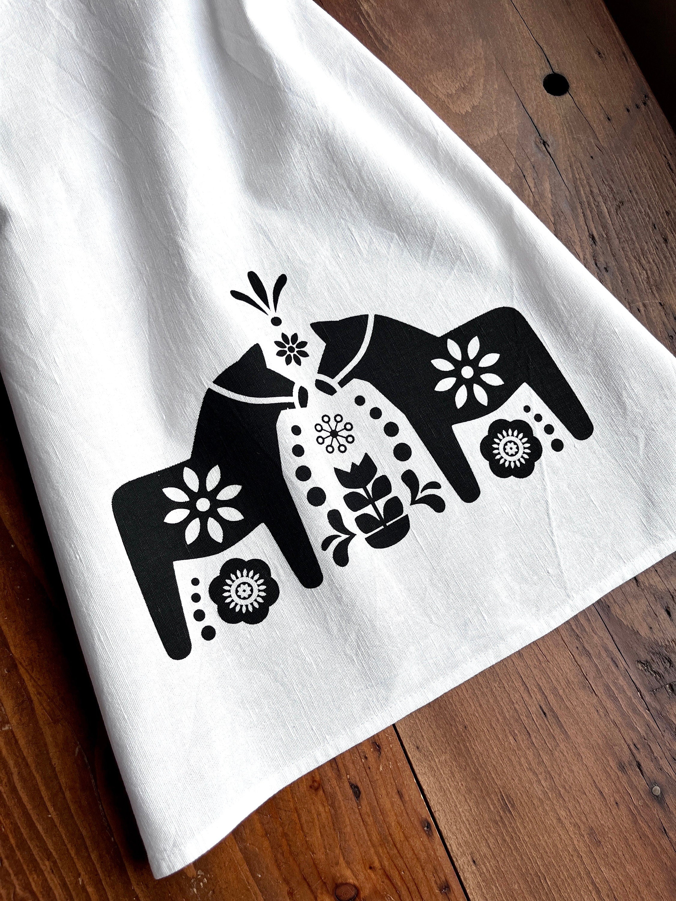 Halbleinen Geschirrtuch mit skandinavischen Motiv "Dalarna-Pferd" handbedruckt, Siebdruck Handarbeit, Geschenk für Skandinavien-Liebhaber