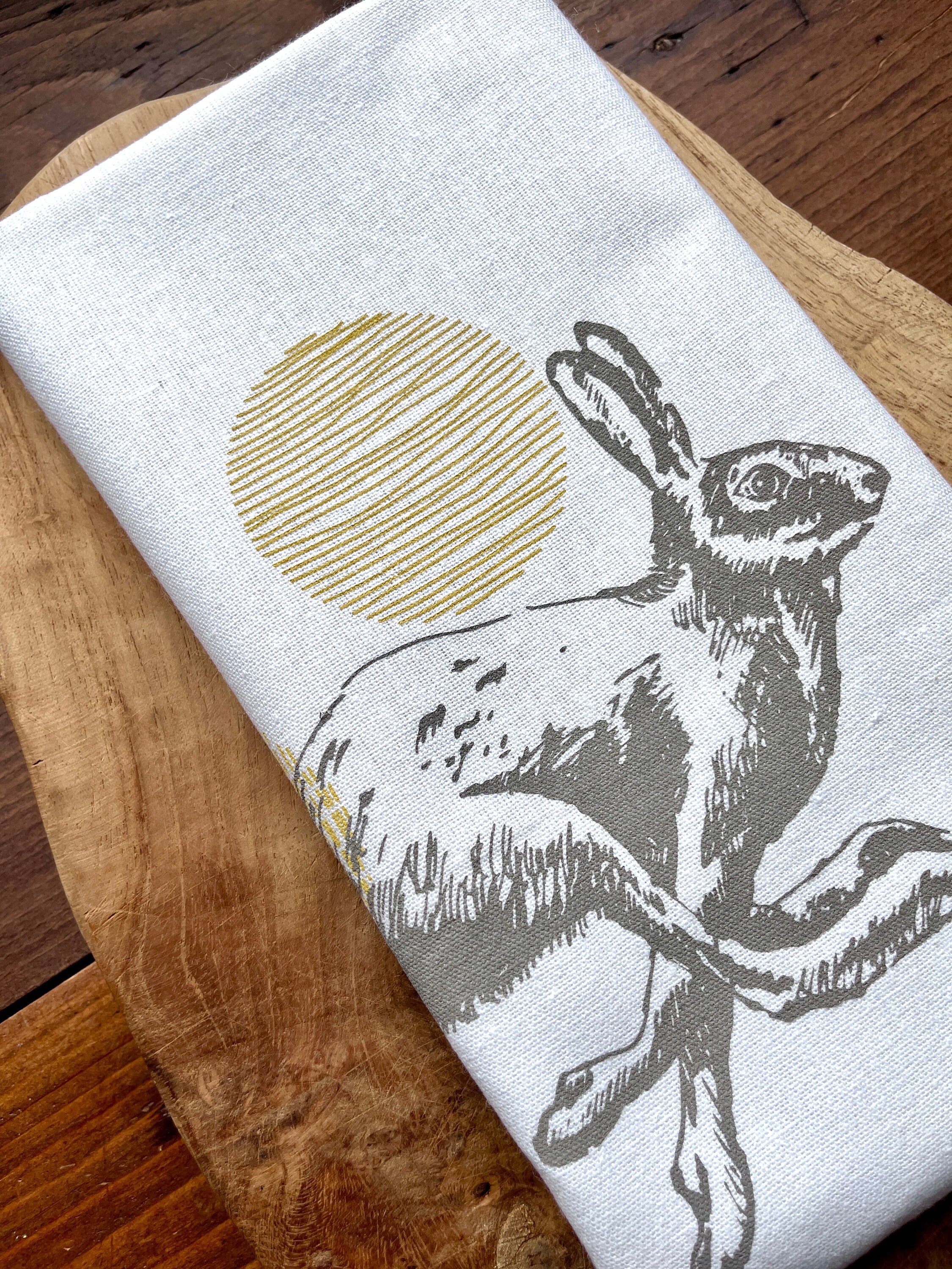 Halbleinen-Geschirrtuch mit Hase  handbedruckt, nachhaltige Osterdeko | Skandinavische Küchentextilien Siebdruck