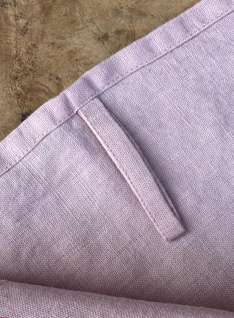 Frühlingshaftes Leinen-Geschirrtuch mit Kirschblüten – handbedruckt | Rosé & Kirschrot, Siebdruck Handarbeit | nachhaltige Küchentextilien