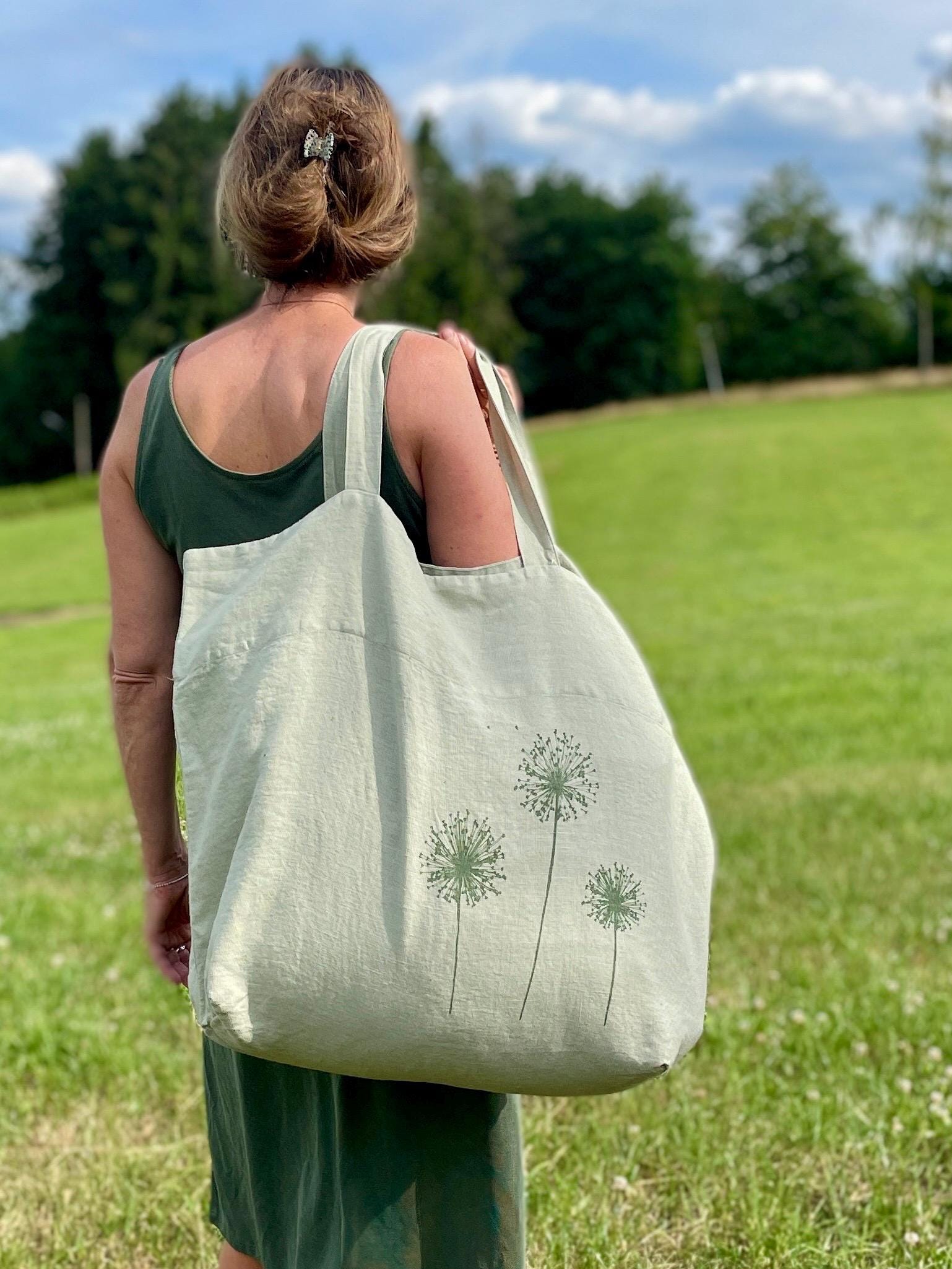 Große Leinentasche in salbeigrün | Handbedruckt im Siebdruck mit Allium / Pusteblumen | nachhaltiger Shopper für den Alltag, Markt & Strand