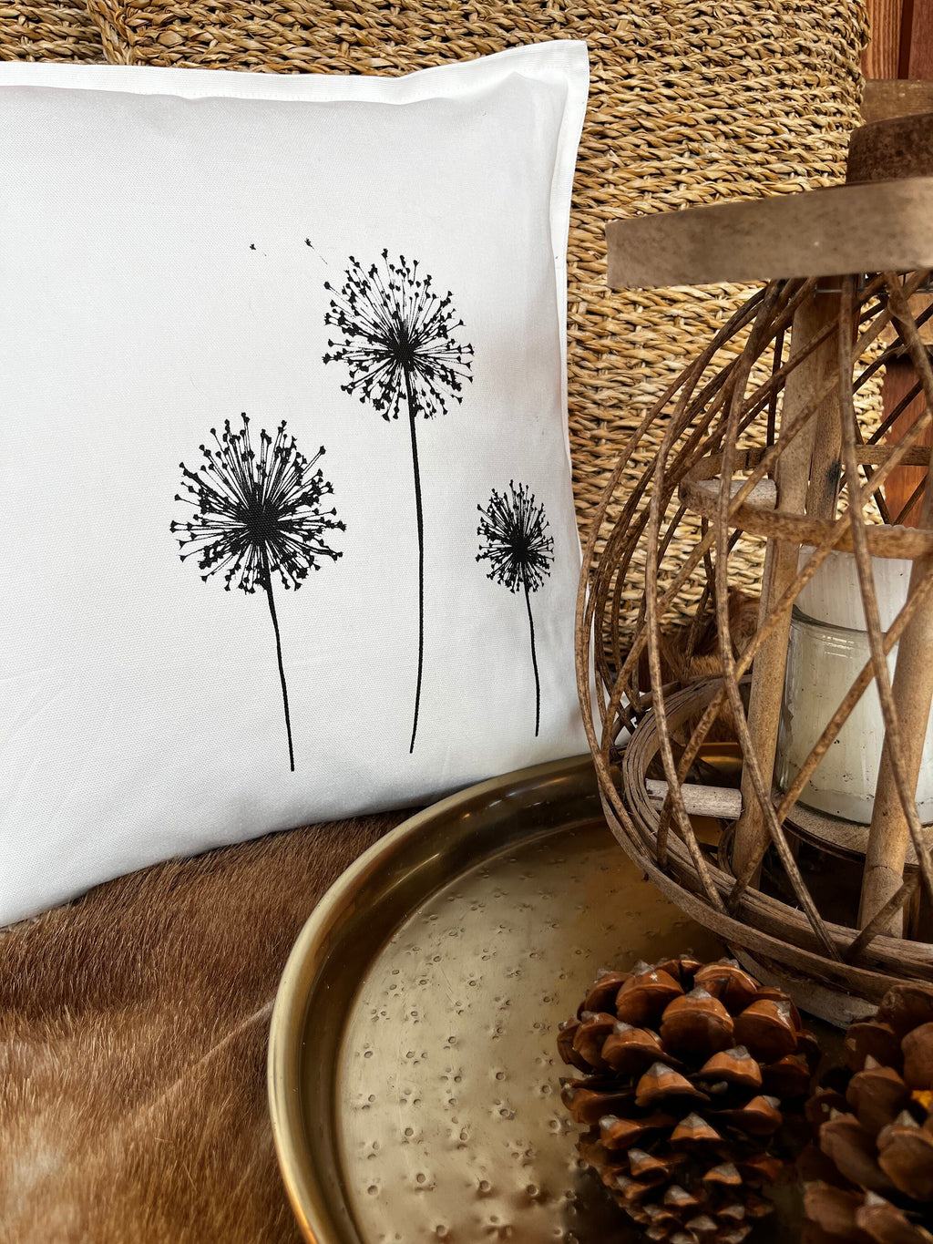 Kissenbezug Baumwolle handbedruckt mit Allium-Motiv, Siebdruck Handarbeit, minimalistisch modernes Kissen, Frühlingsdeko für Wohnzimmer