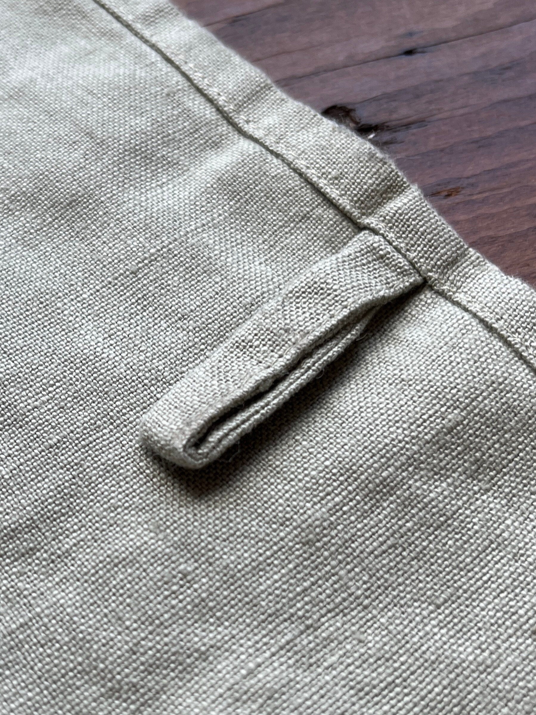 Leinen-Geschirrtuch handbedruckt mit Lärchen-Zweig lindgrün, Siebdruck, kleiner Tischläufer, Geschenk für Naturliebhaber