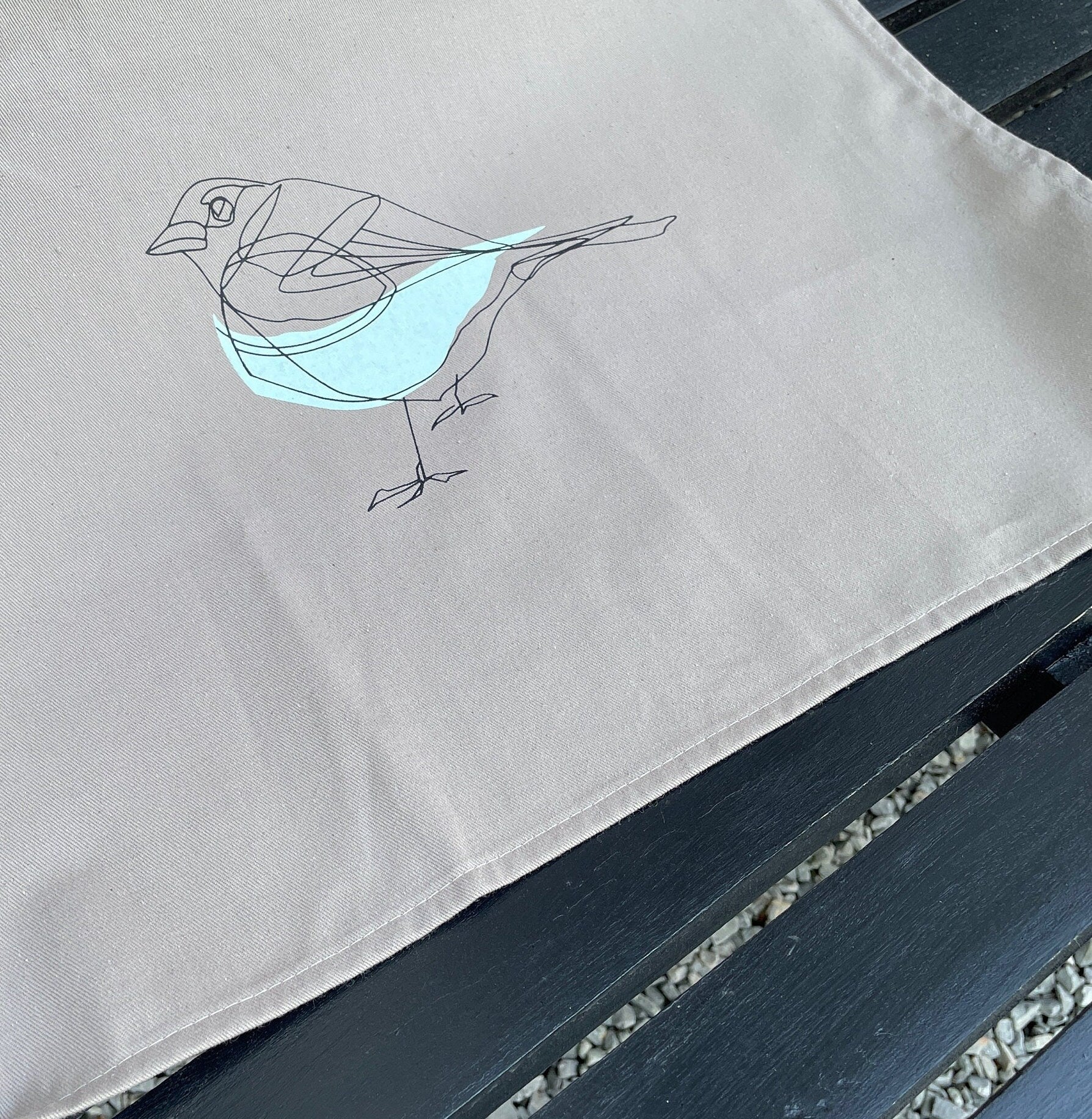 Praktische Gartenschürze aus Bio-Baumwolle mit hohem Latz, handbedruckt mit zartem Vogel, Siebdruck Unikat, Geschenk für Hobby-Gärtner