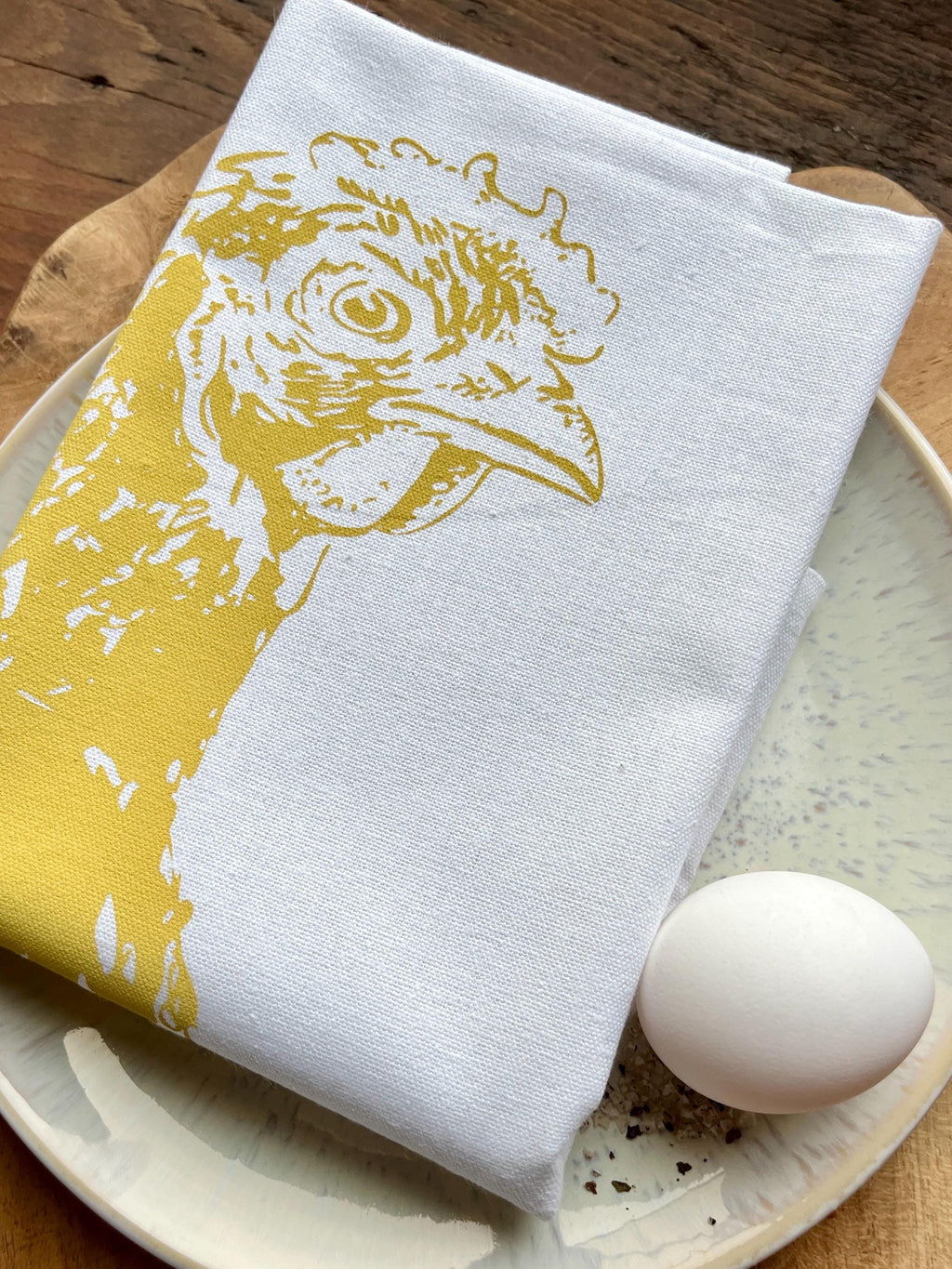 Handbedrucktes Geschirrtuch in weiß mit Huhn Illustration aus Halbleinen, einzigartige Siebdruck Handarbeit, Geschenk für Ostern