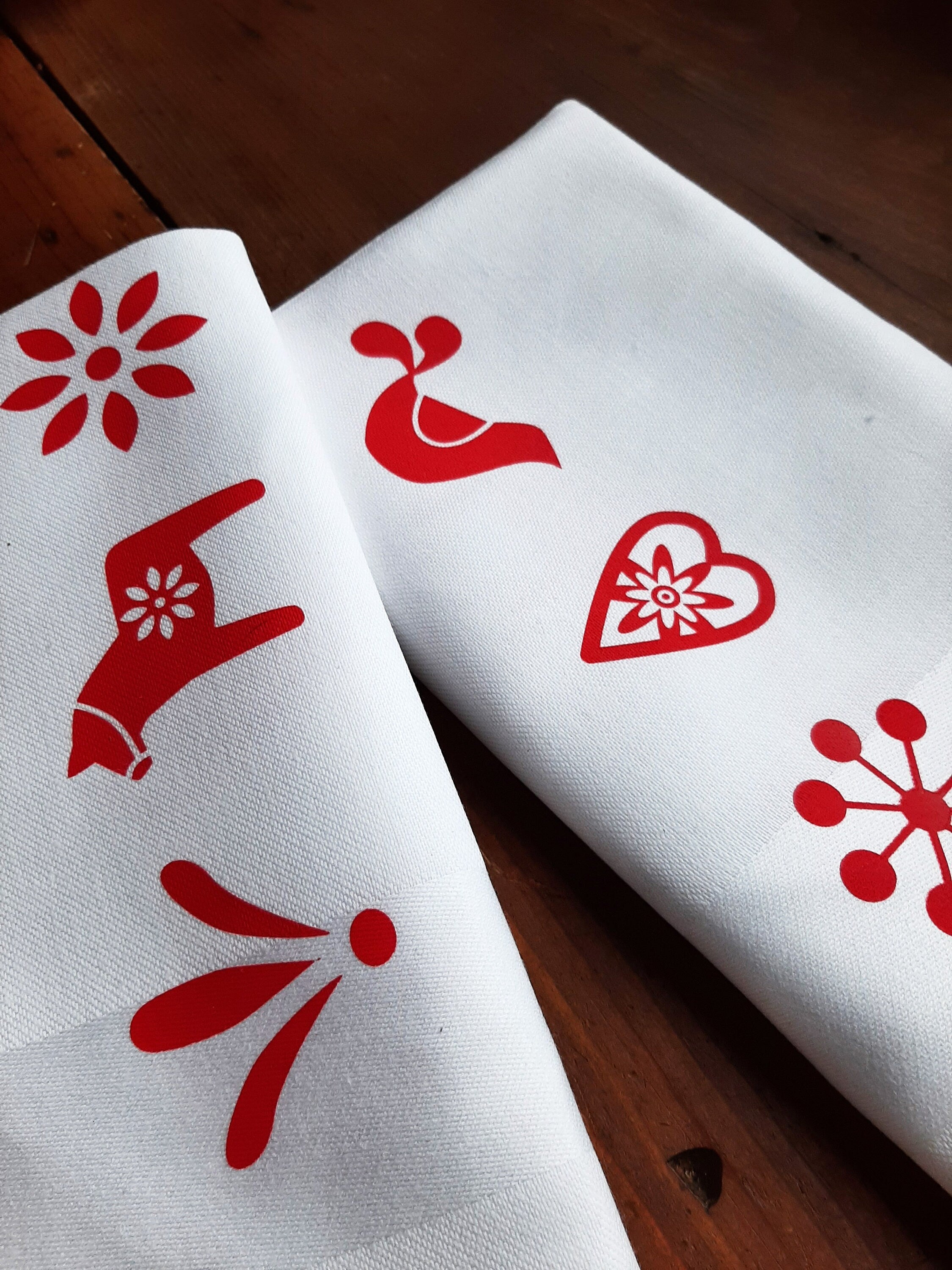 2er Set nachhaltige Schwammtücher mit rotem Dala-Pferd, skandinavisches Design, vegan, Spültuch waschbar, Siebdruck manuell