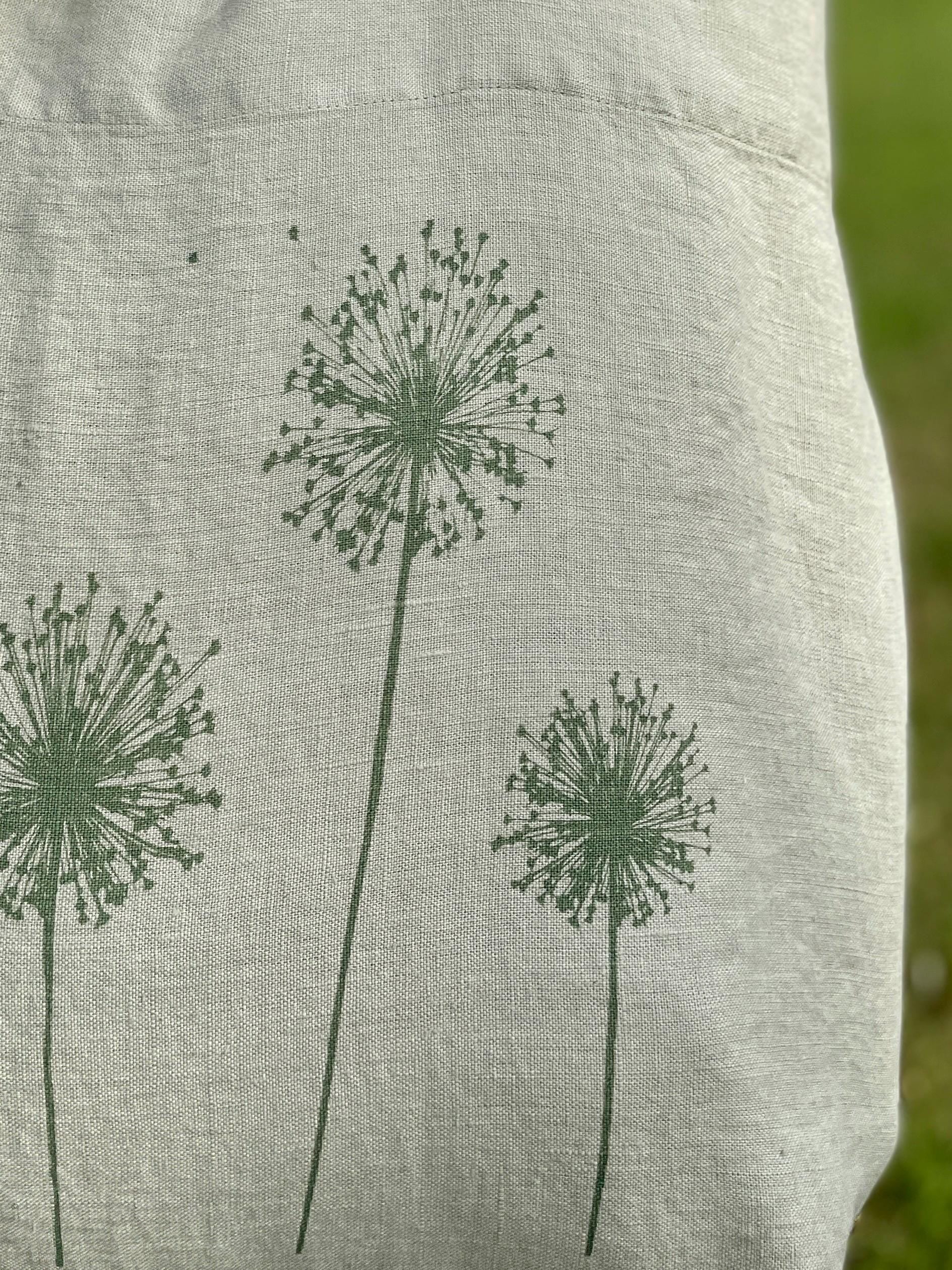 Große Leinentasche in salbeigrün | Handbedruckt im Siebdruck mit Allium / Pusteblumen | nachhaltiger Shopper für den Alltag, Markt & Strand