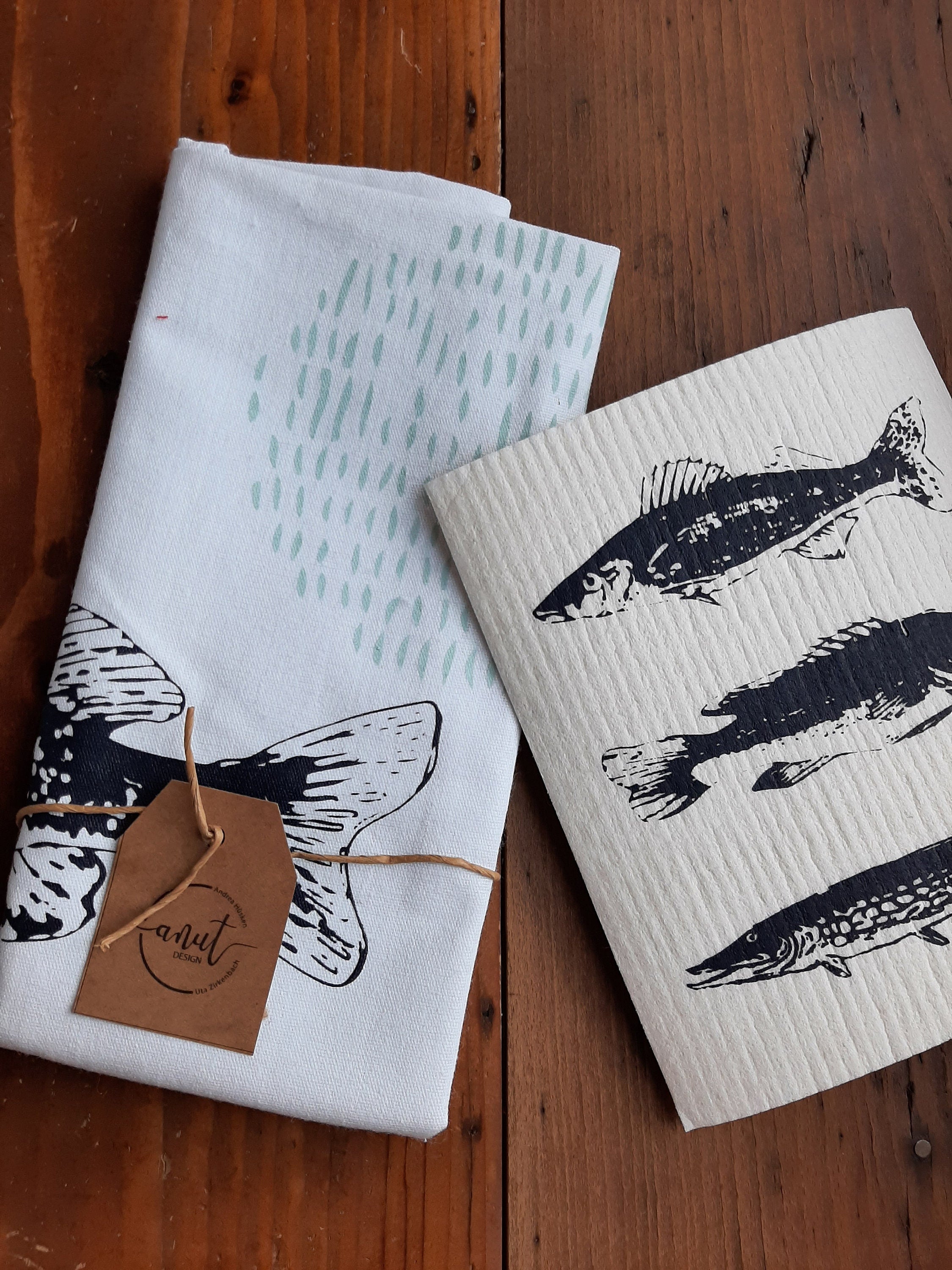 2er Set nachhaltige Schwammtücher mit Fischen, blau / weiß, Siebdruck Spültuch vegan, Spülschwamm waschbar, maritime Geschenkidee